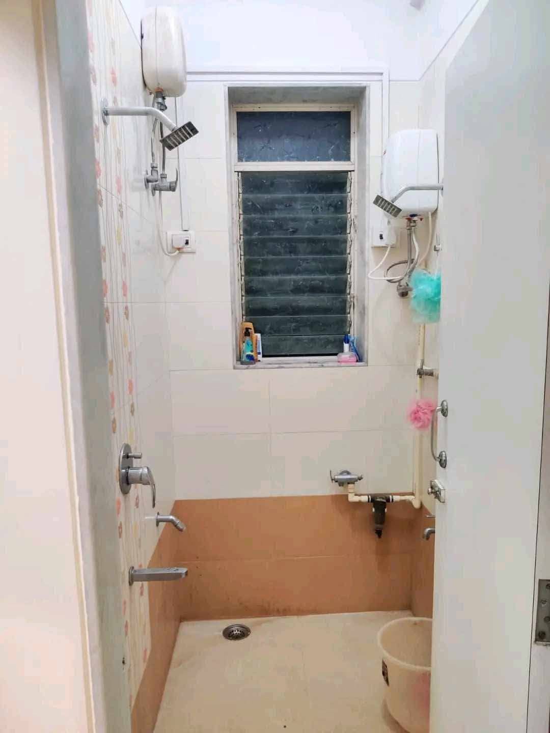 Seeking Female Flatmate for 2BHK in Dadar - photo 2