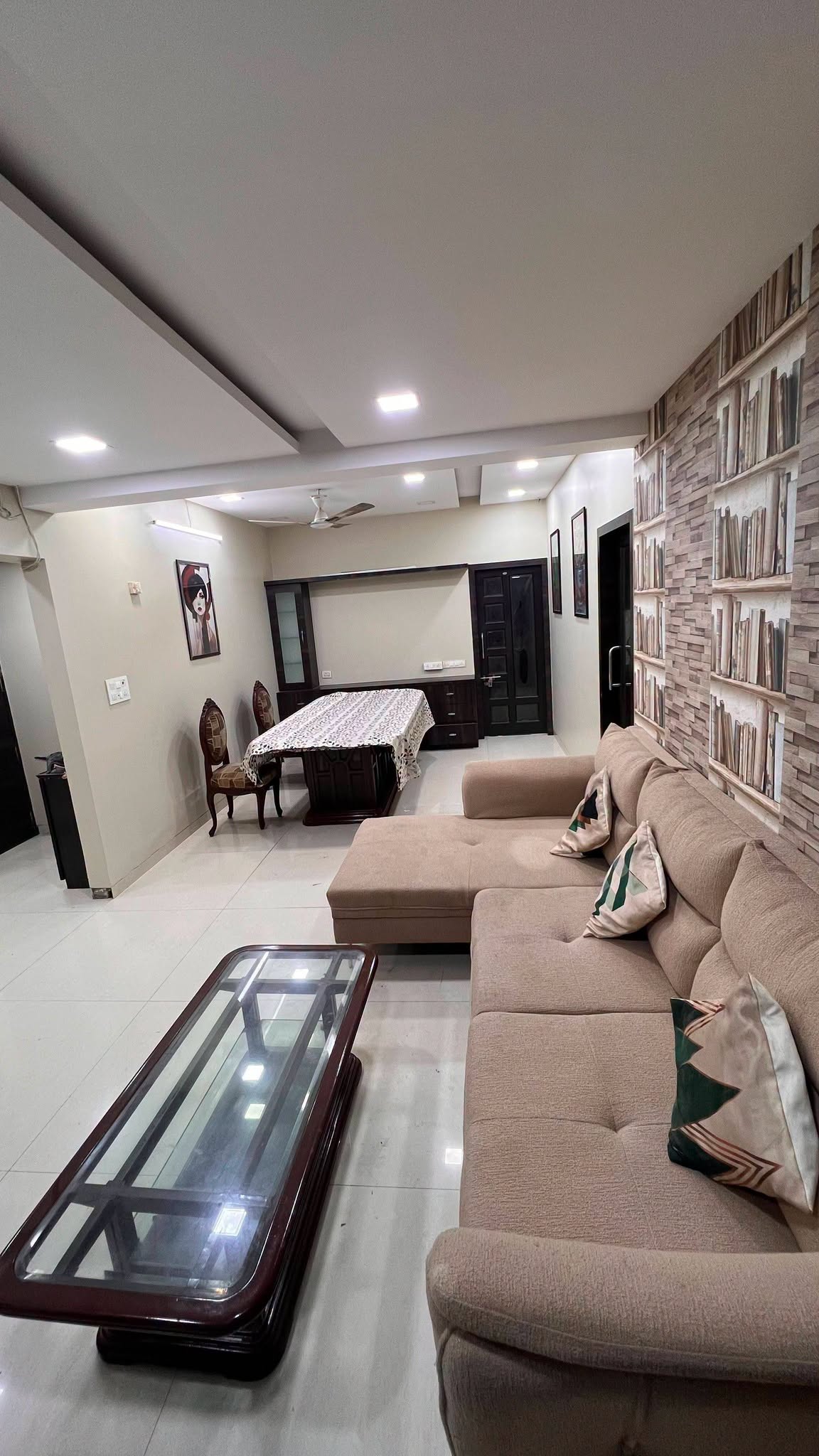Rooms available for female in Juhu