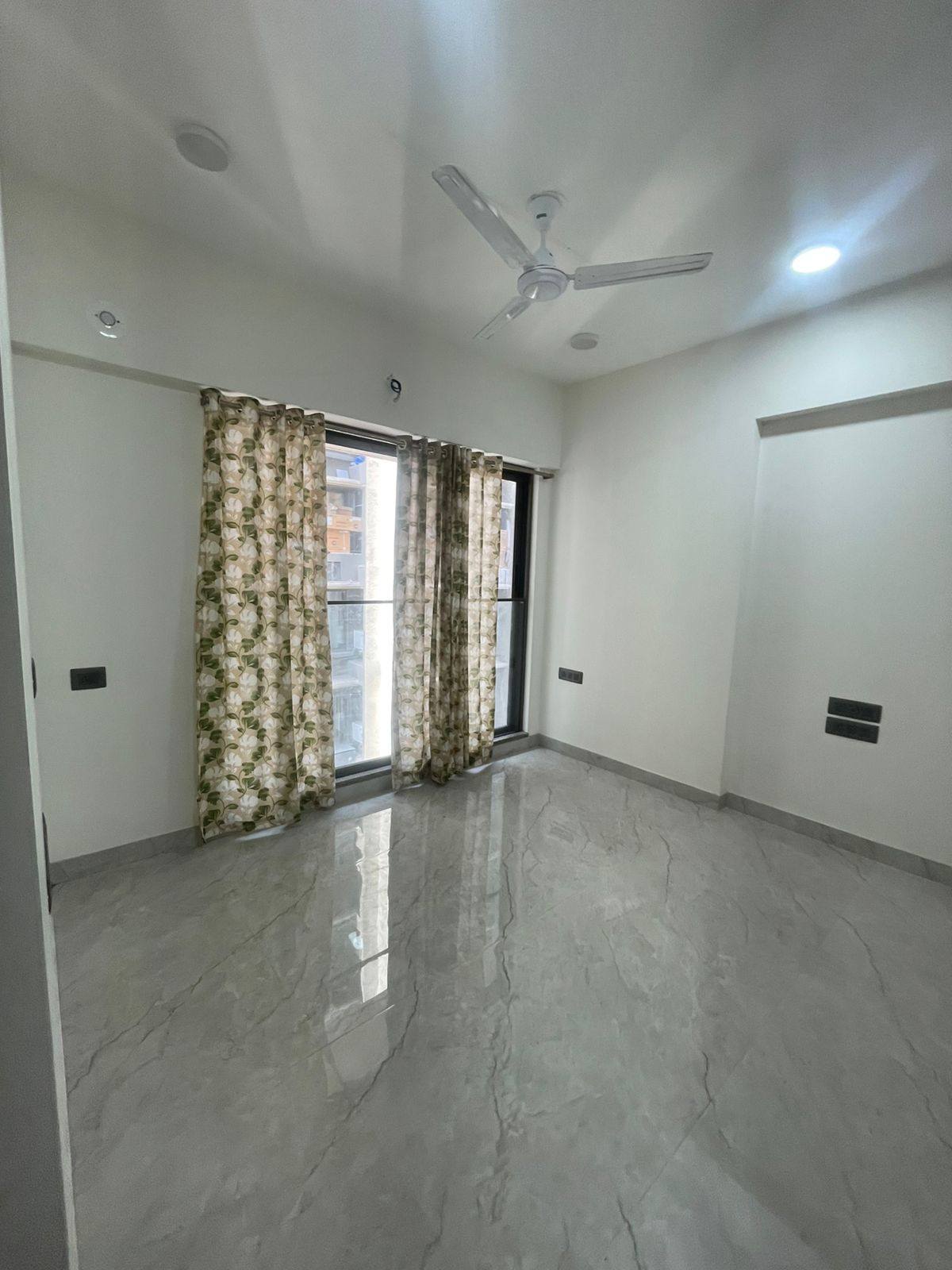 2 BHK semi furnished flat in Bandra East — photo 5
