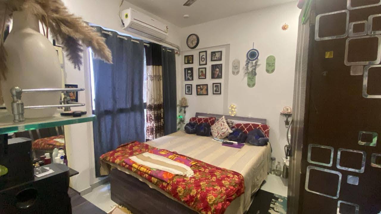 Master bedroom available for double occupancy
