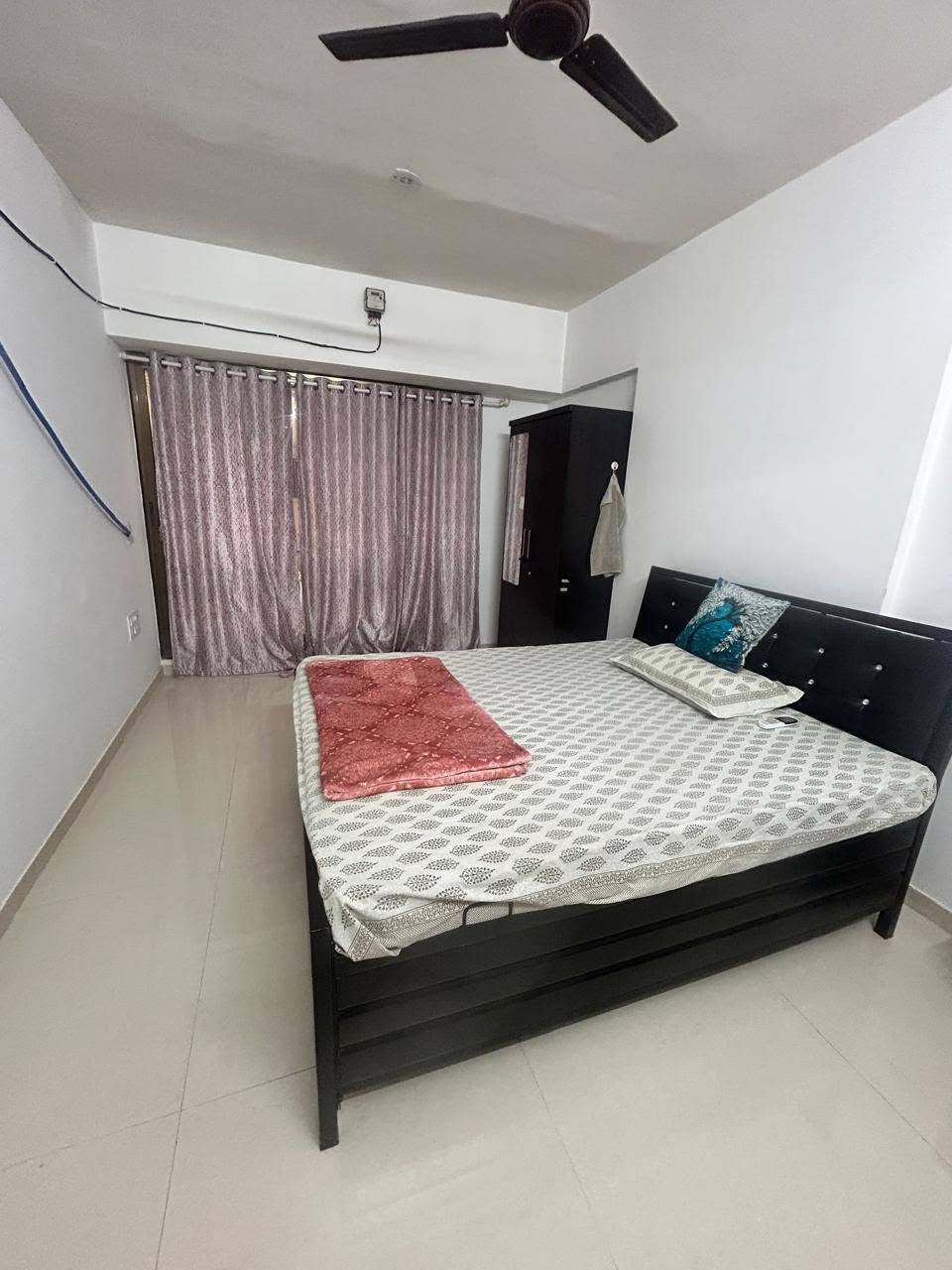 Fully furnished room near Aqua Line Metro Station