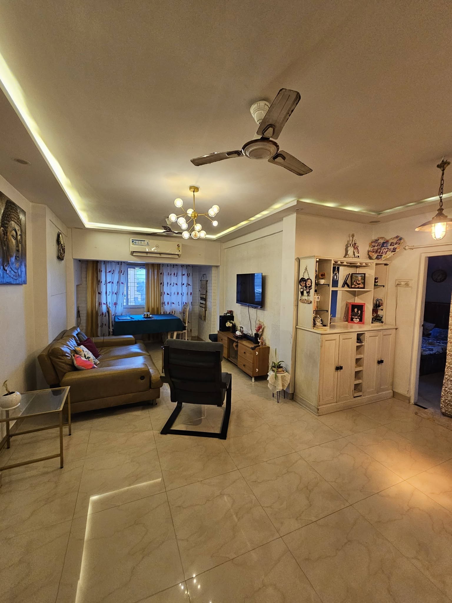 Direct Spacious 2 BHK on rent | Yari Road, Andheri West — photo 3