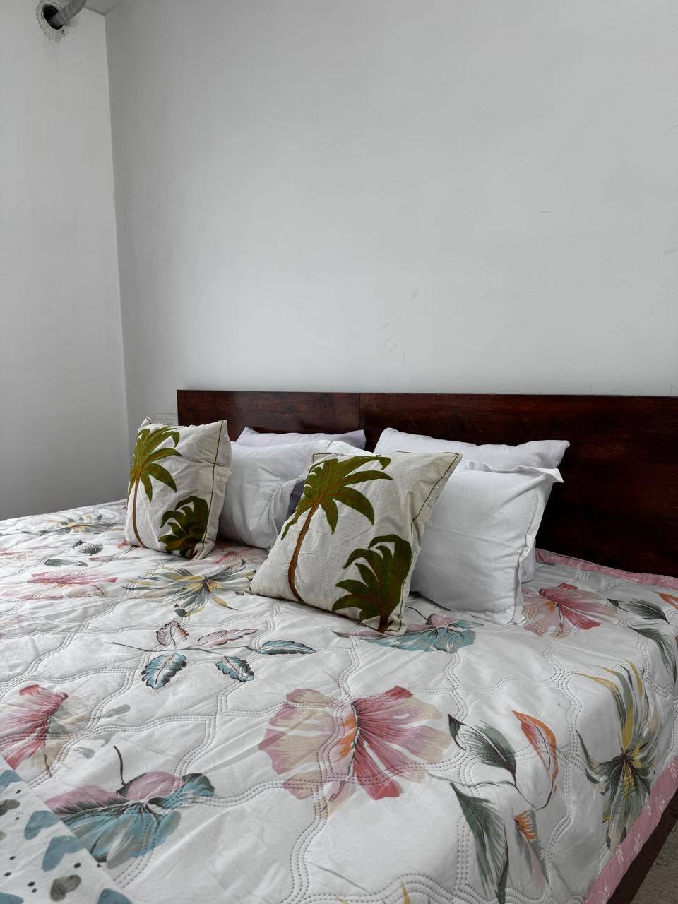 Double Occupancy Room Available in Goregaon West