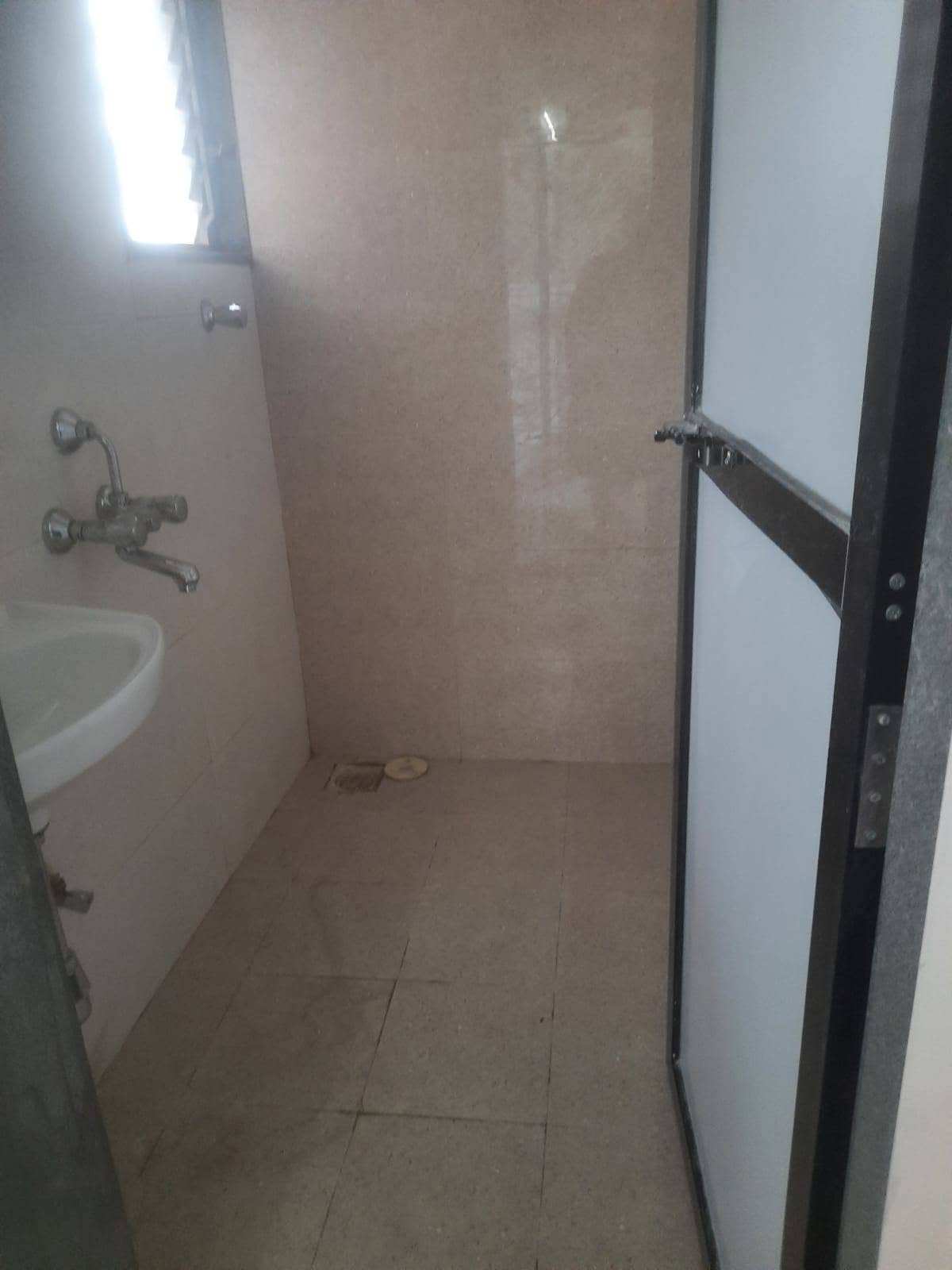 1BHK Unfurnished Flat in Vikhroli East - photo 4