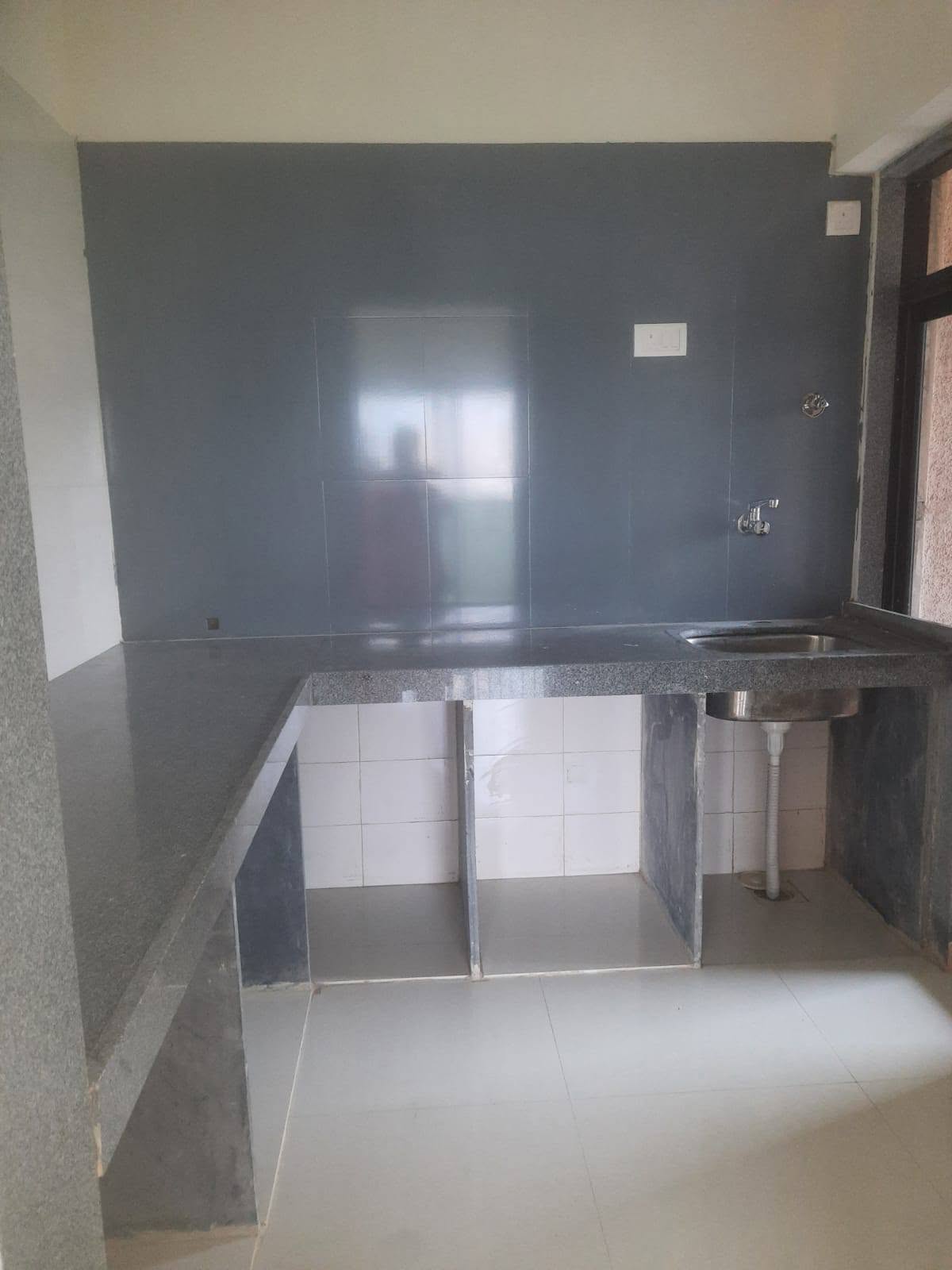 1BHK Unfurnished Flat in Vikhroli East - photo 5
