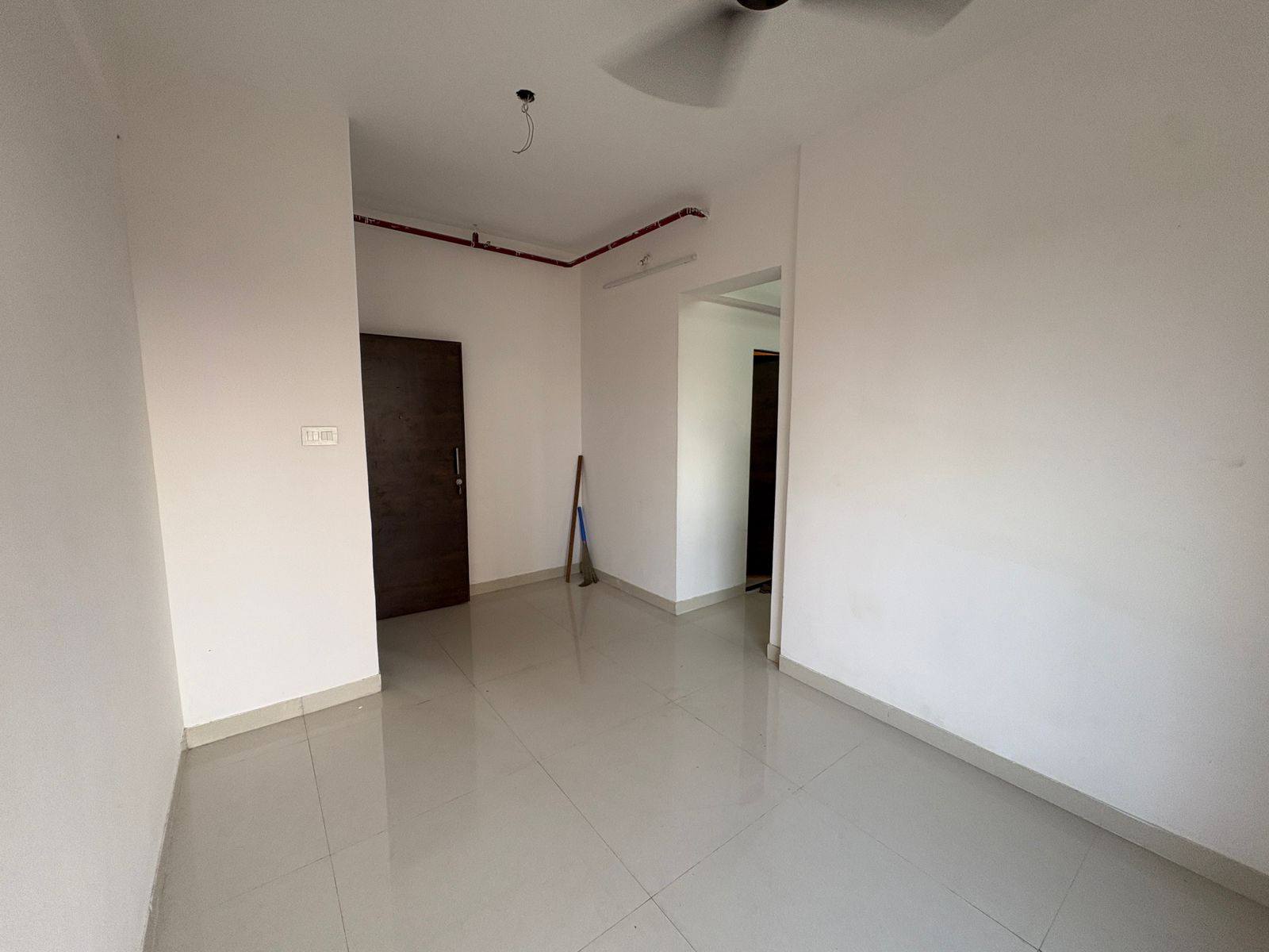 1 BHK Semi-Furnished Near Dindoshi Metro — photo 2