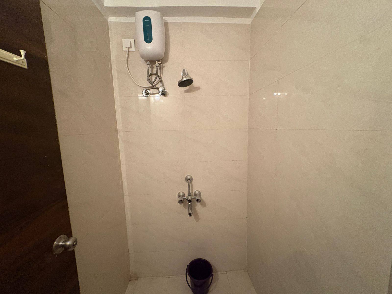 1 BHK Semi-Furnished Near Dindoshi Metro — photo 3
