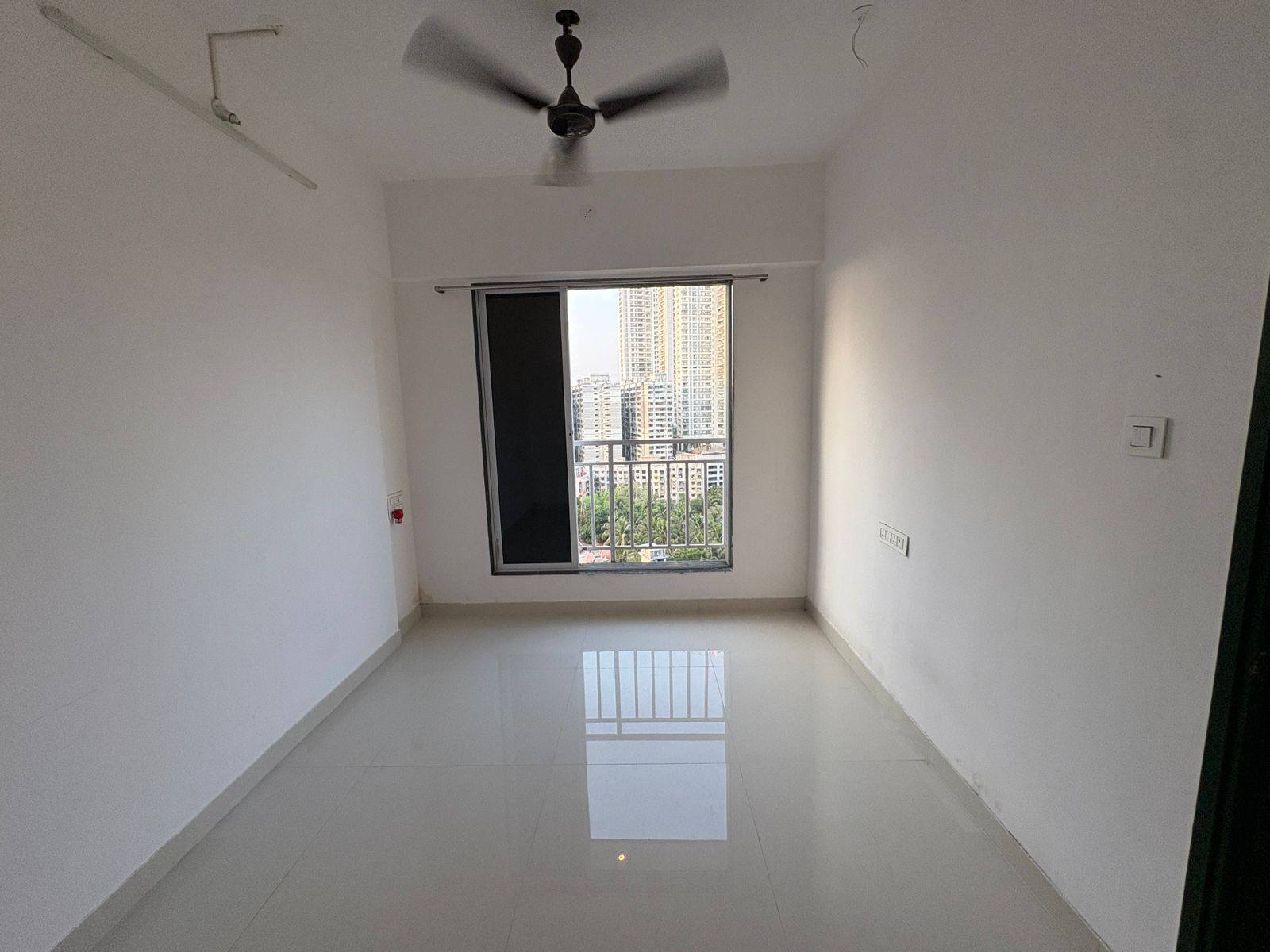 1 BHK Semi-Furnished Near Dindoshi Metro — photo 4