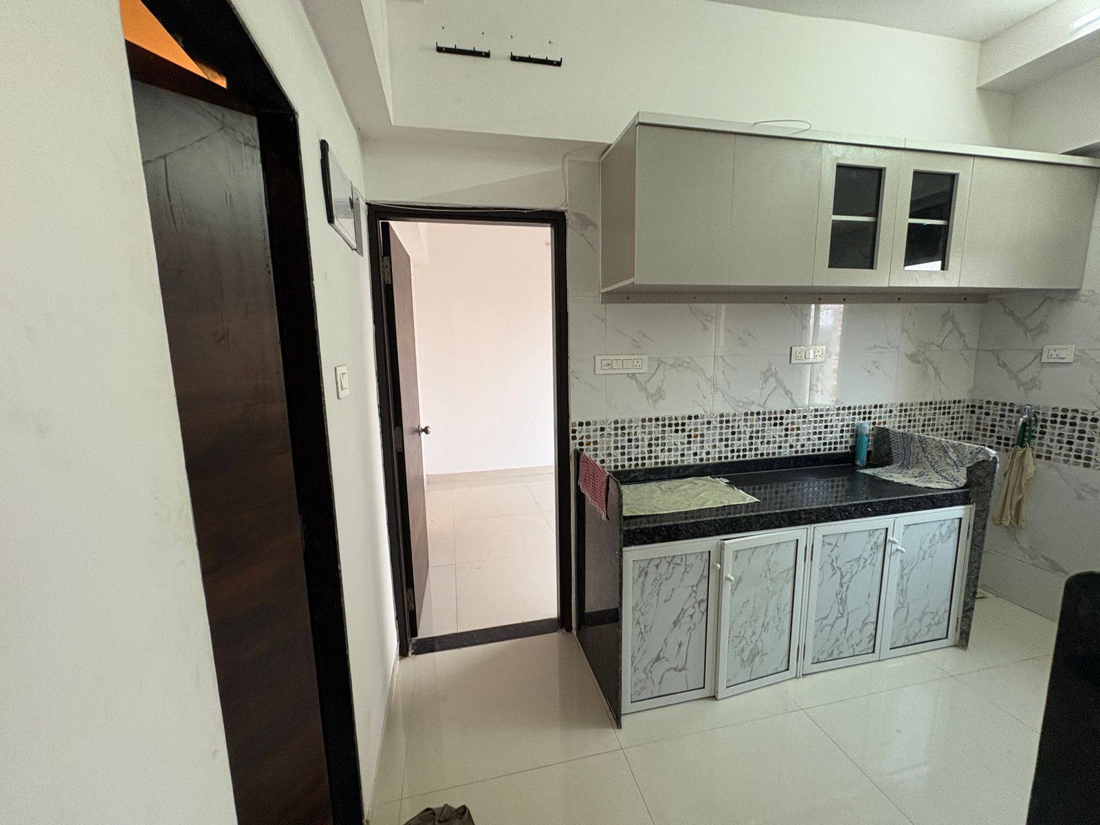 1 BHK Semi-Furnished Near Dindoshi Metro — photo 5