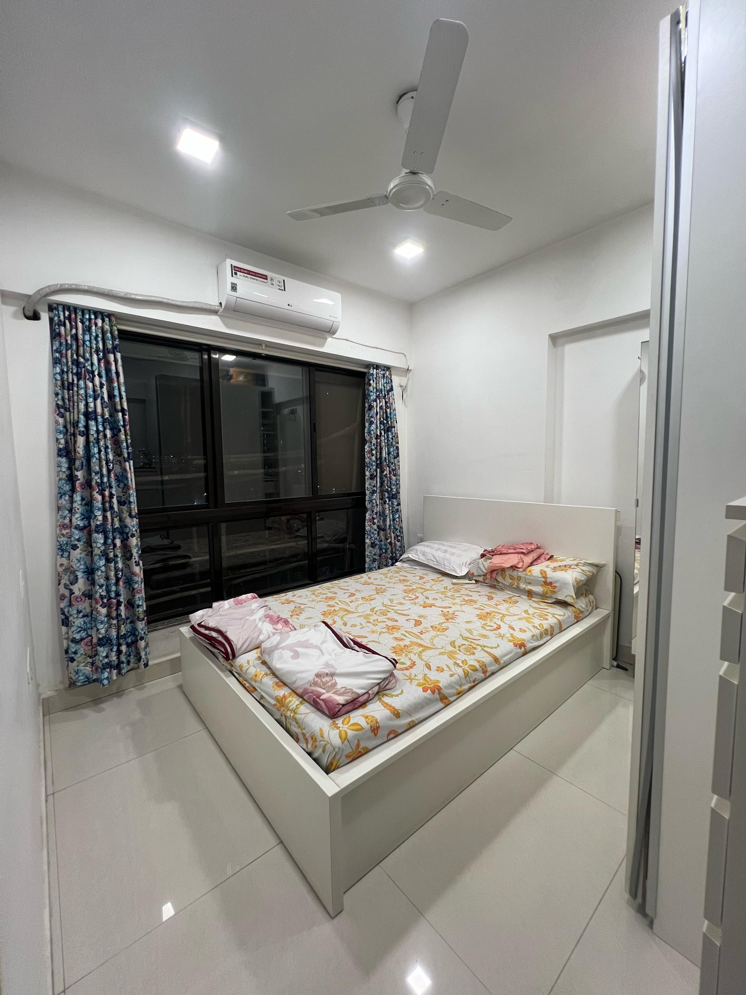 1 BHK Semi-Furnished Flat for Rent