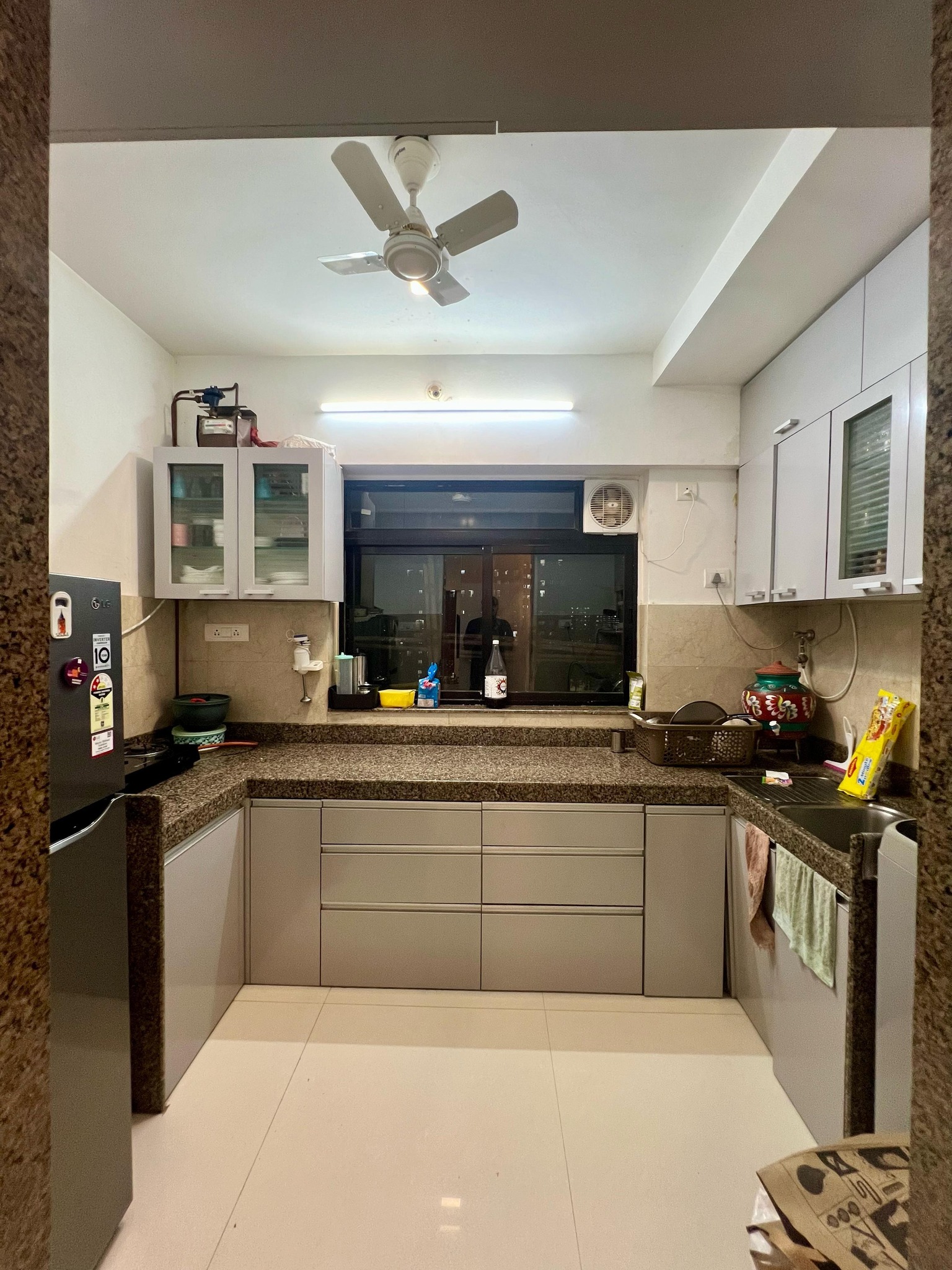 1 BHK Semi-Furnished Flat for Rent — photo 5