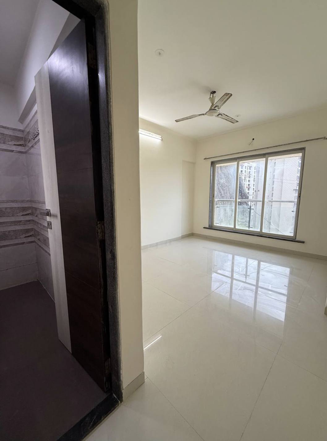 Available 2Bhk Unfurnised Flat