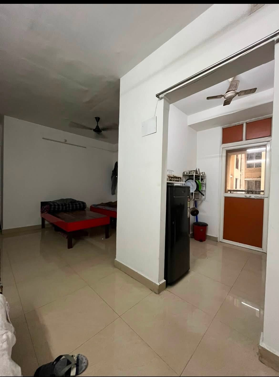 Fully furnished 2BHK shared flat in Dahisar East