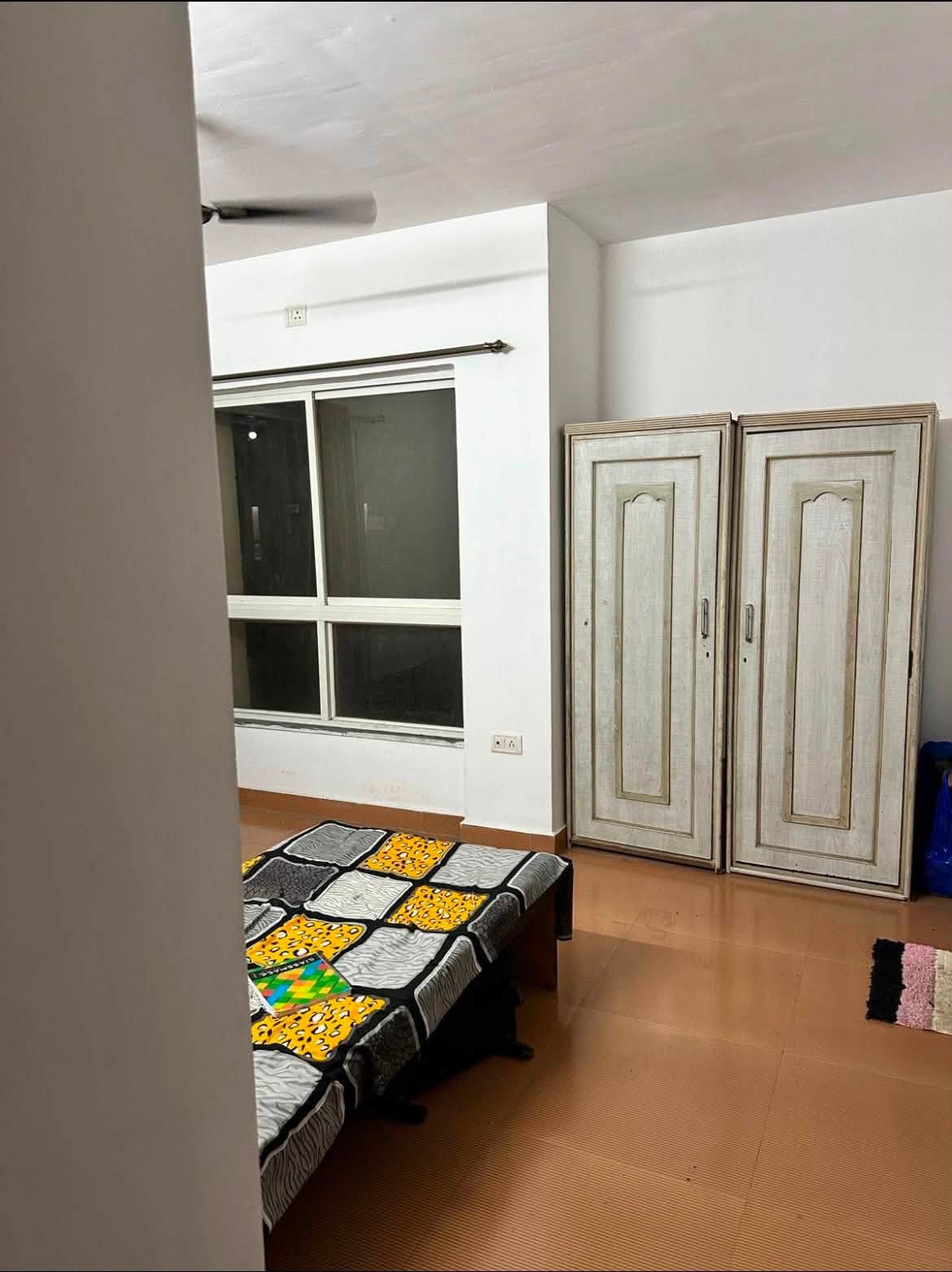 Fully furnished 2BHK shared flat in Dahisar East - photo 4