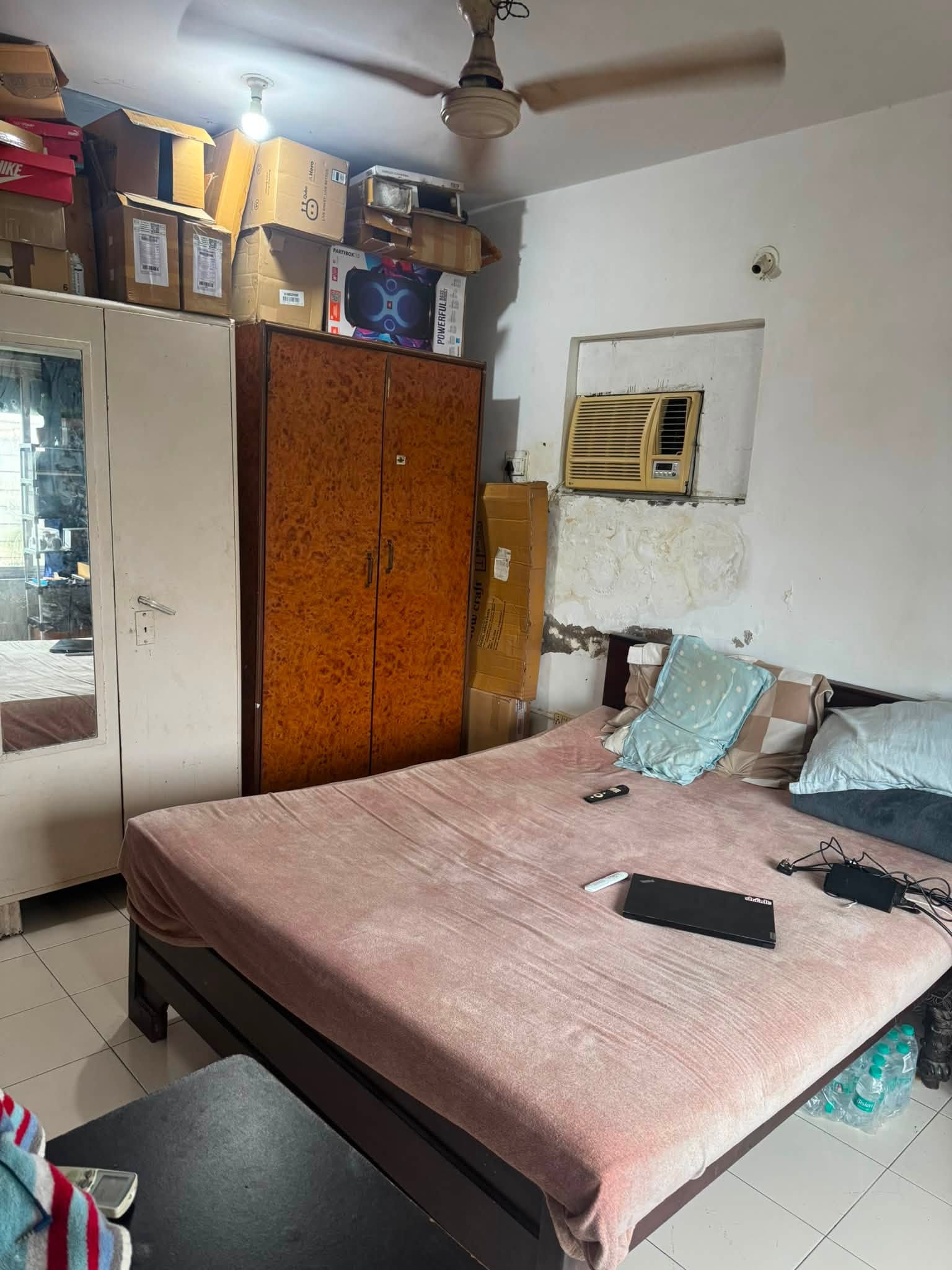 Room available in 2BHK, Swapnakar Building, Andheri West — photo 5