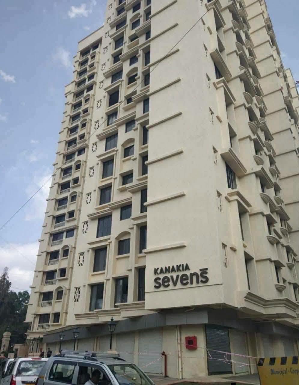 Master bedroom double sharing in Kanakia Sevens, Marol
