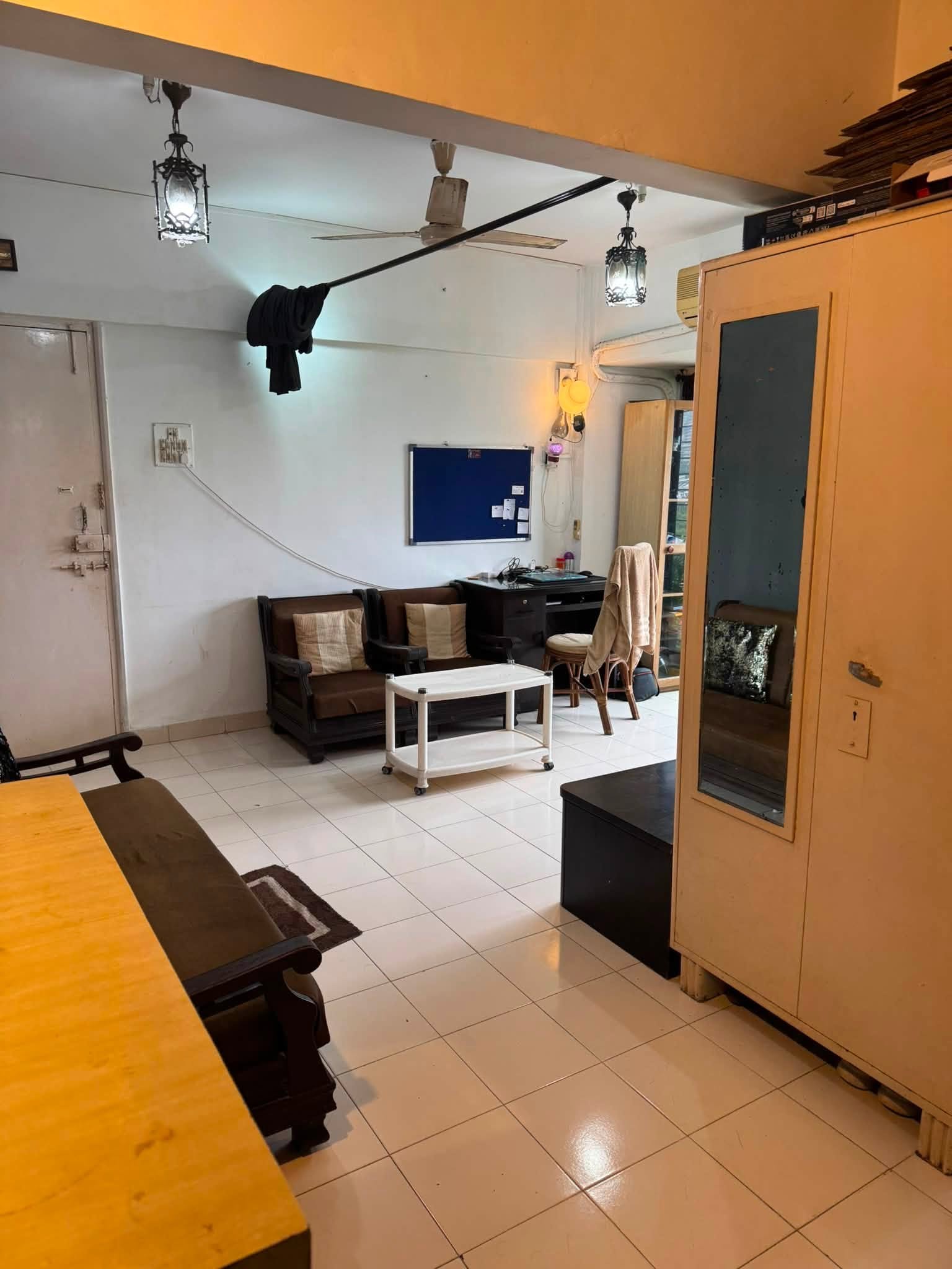 Room available in 2BHK flat, Swapnakar Building, Andheri West — photo 2