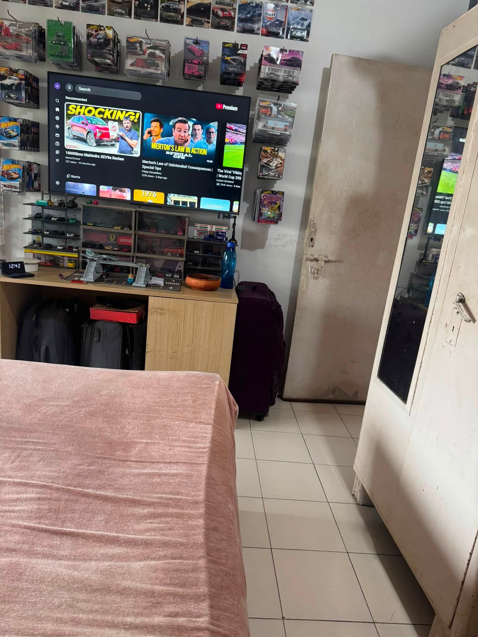 Room available in 2BHK flat, Swapnakar Building, Andheri West — photo 5