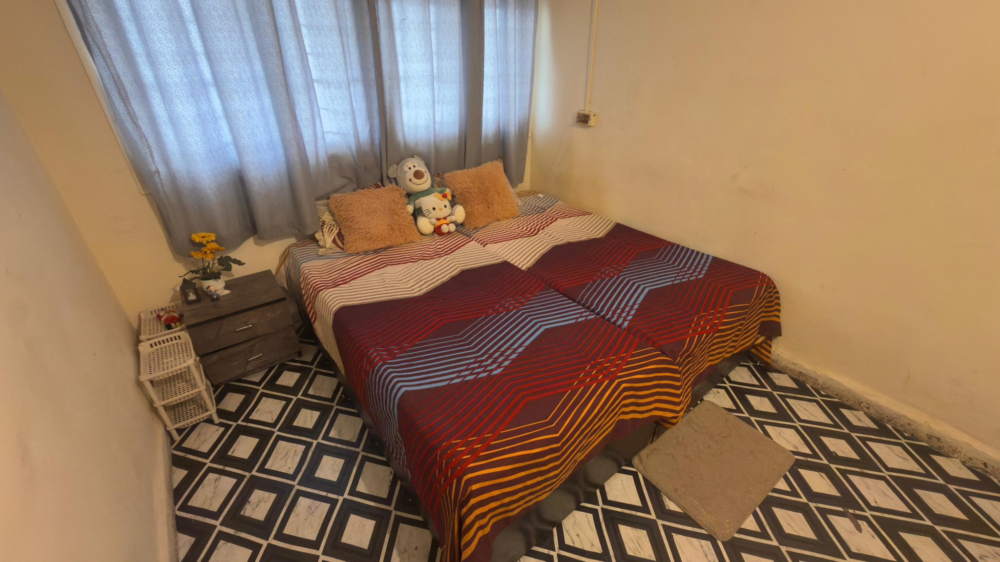 Furnished room for female in Seven Bungalows