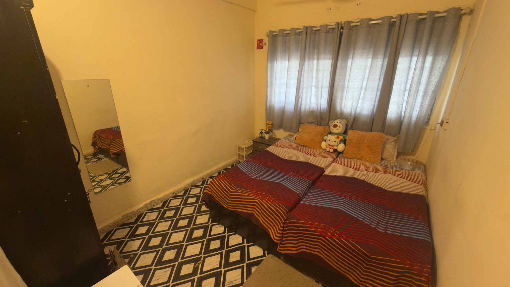 Furnished room for female in Seven Bungalows — photo 2