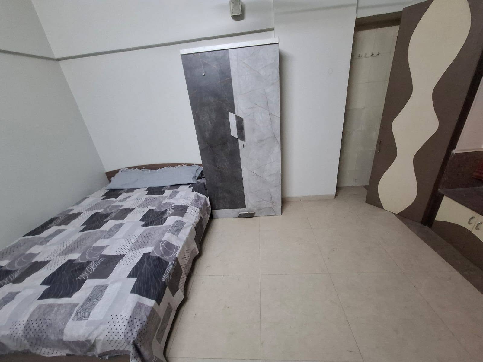 Spacious 2 BHK for Lease – Deep Residency, Parel - photo 2