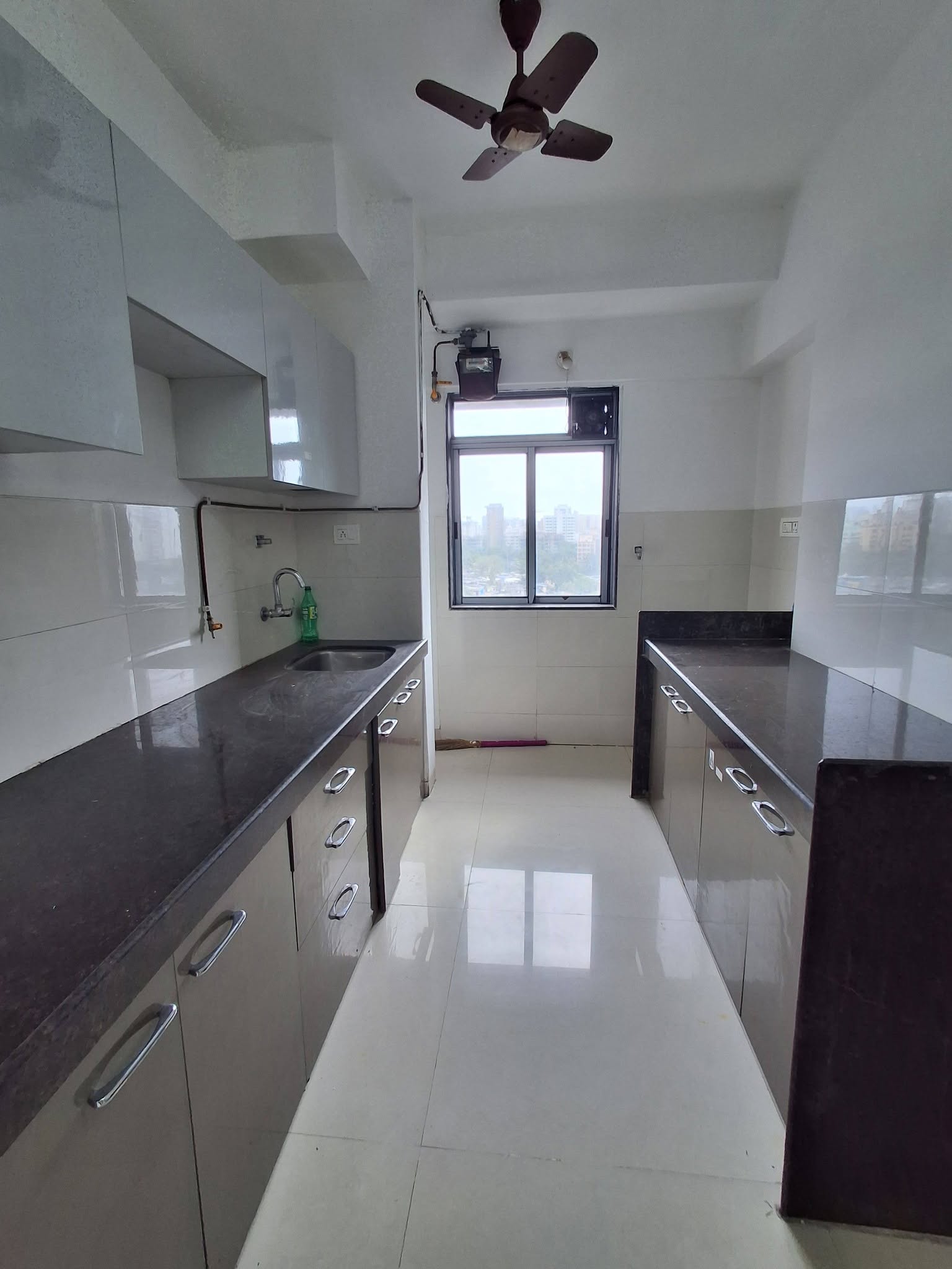 Semi-Furnished 1BHK in Crystal Armus, Chembur - photo 2