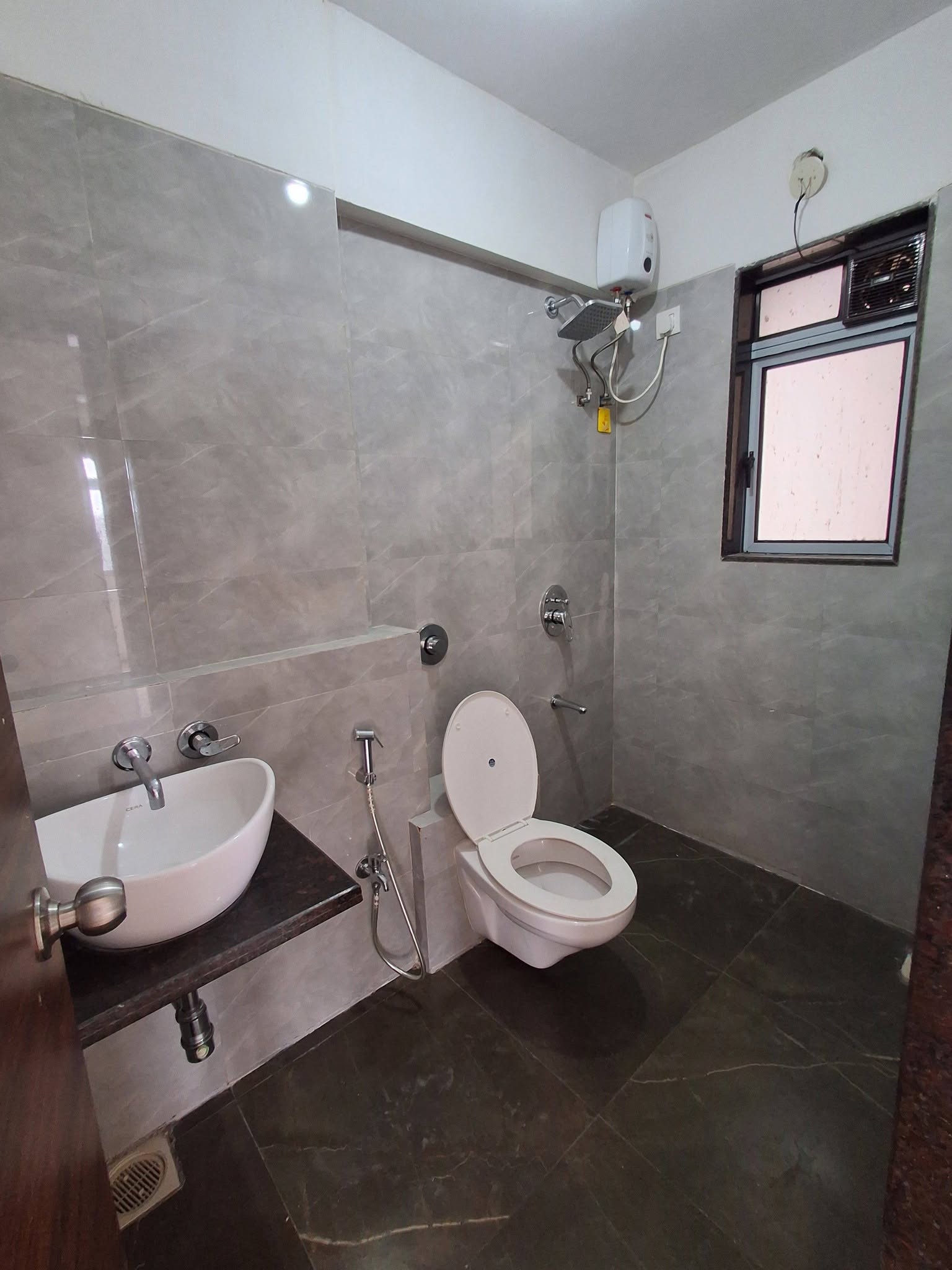Semi-Furnished 1BHK in Crystal Armus, Chembur - photo 4