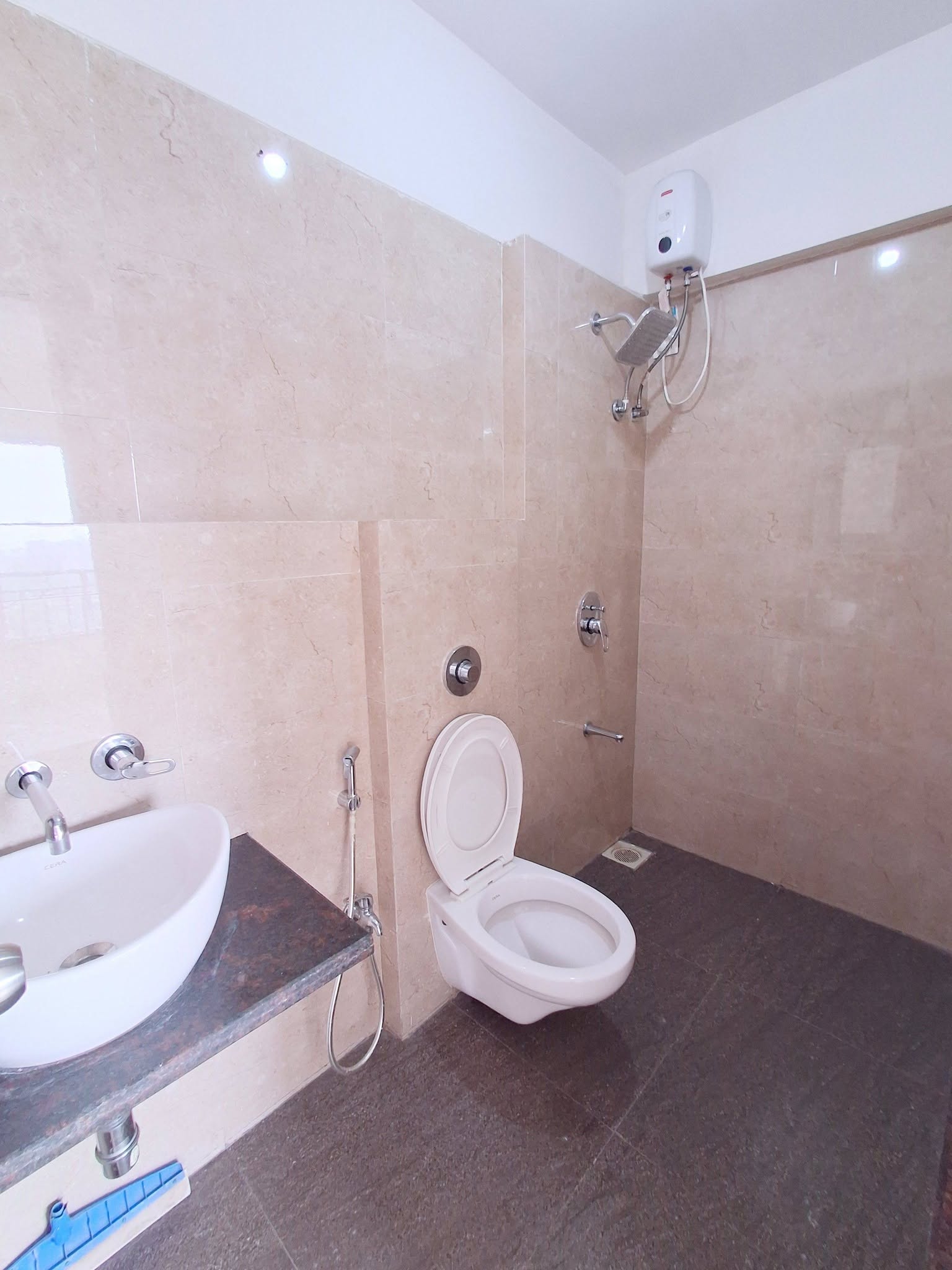 Semi-Furnished 1BHK in Crystal Armus, Chembur - photo 5