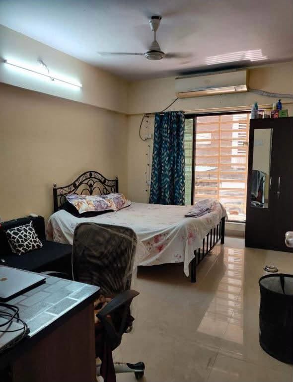 Master bedroom available in 3RK flat in Parel