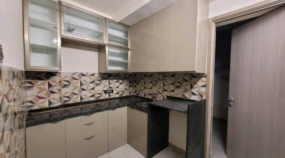 New Semi-furnished 2BHK at Ajmera Iland Wadala — photo 4