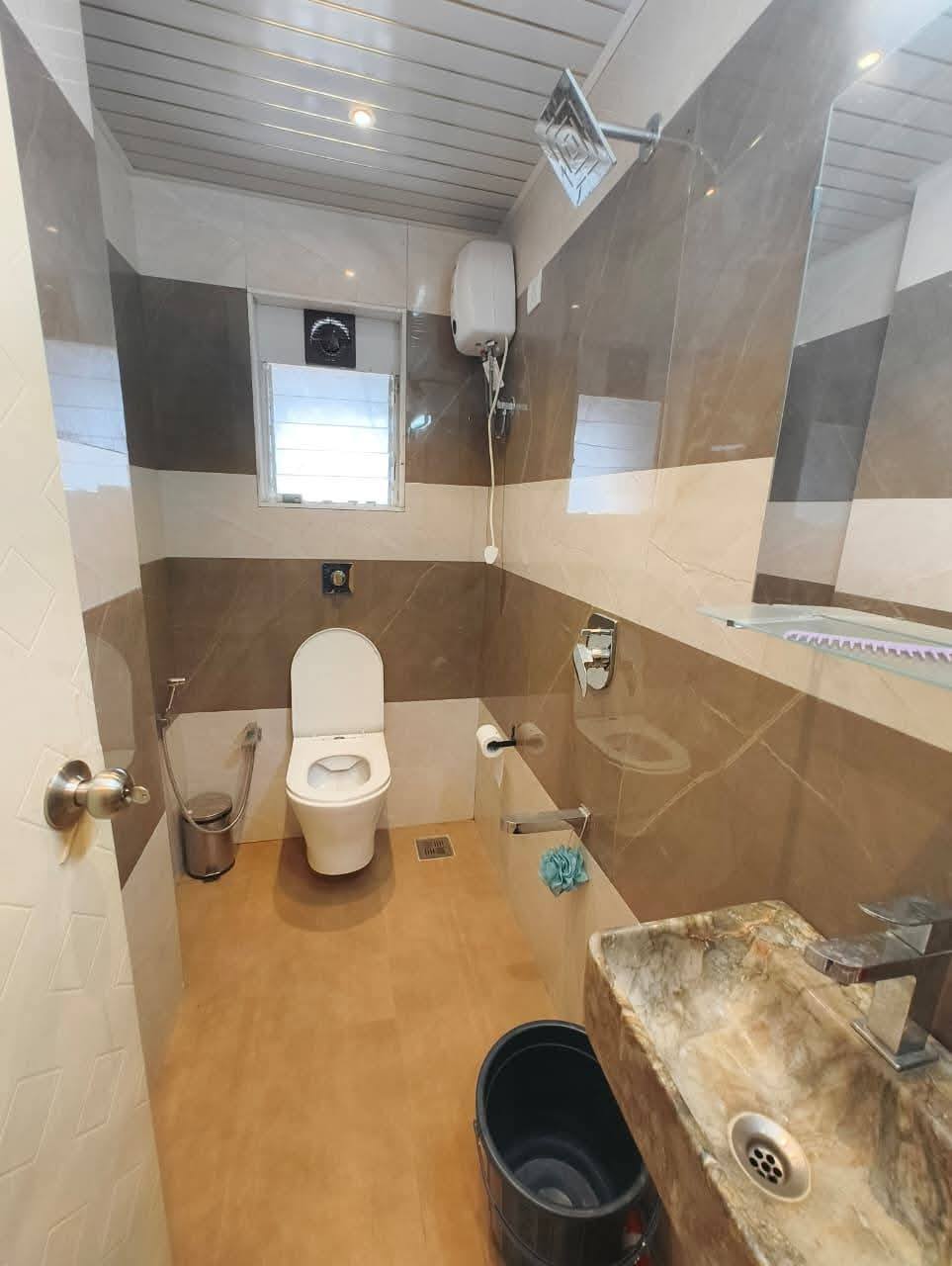 1 BHK Furnished Flat in Khar West — photo 5