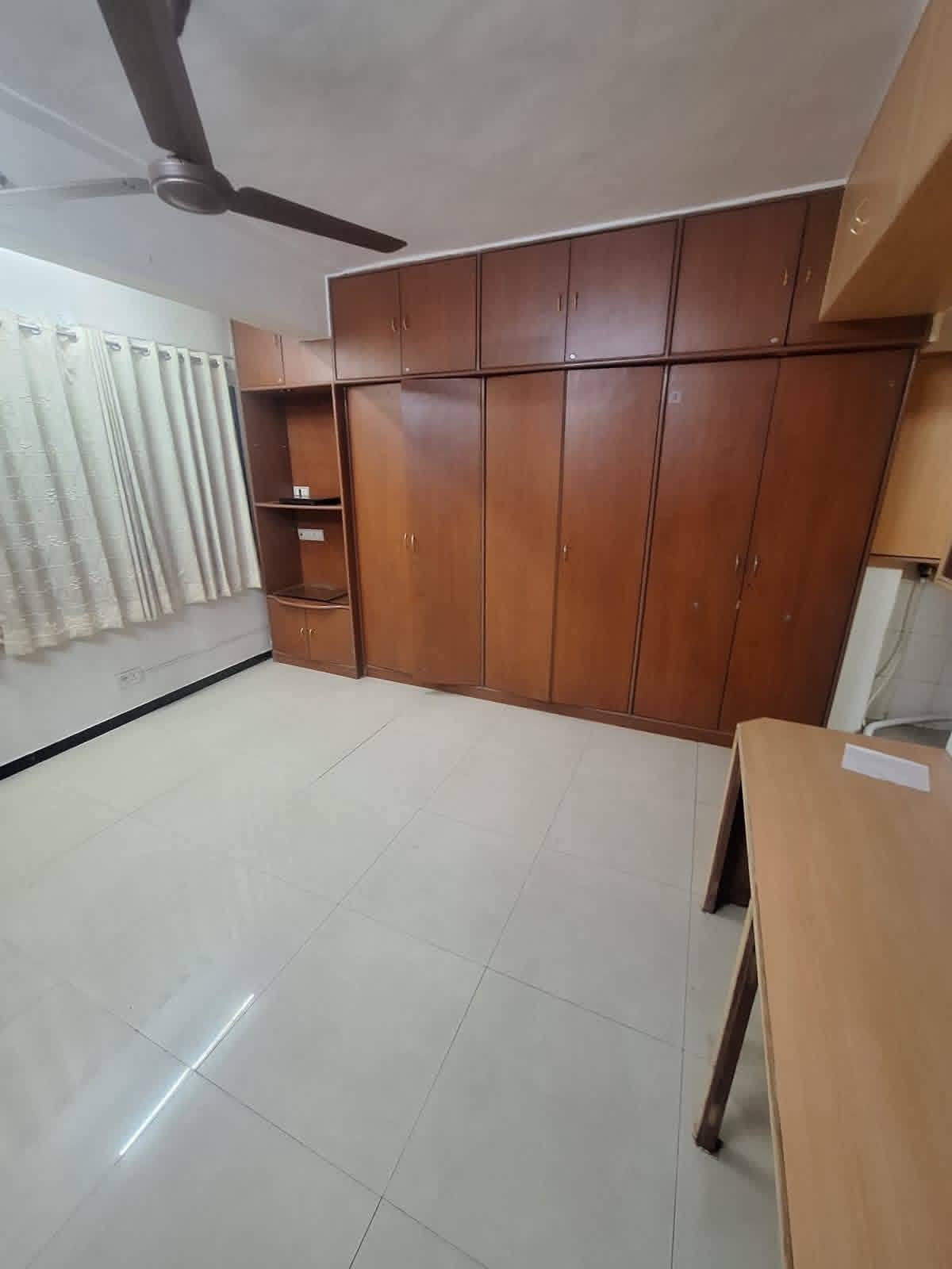 Available 2BHK Semi Furnished flat - photo 2