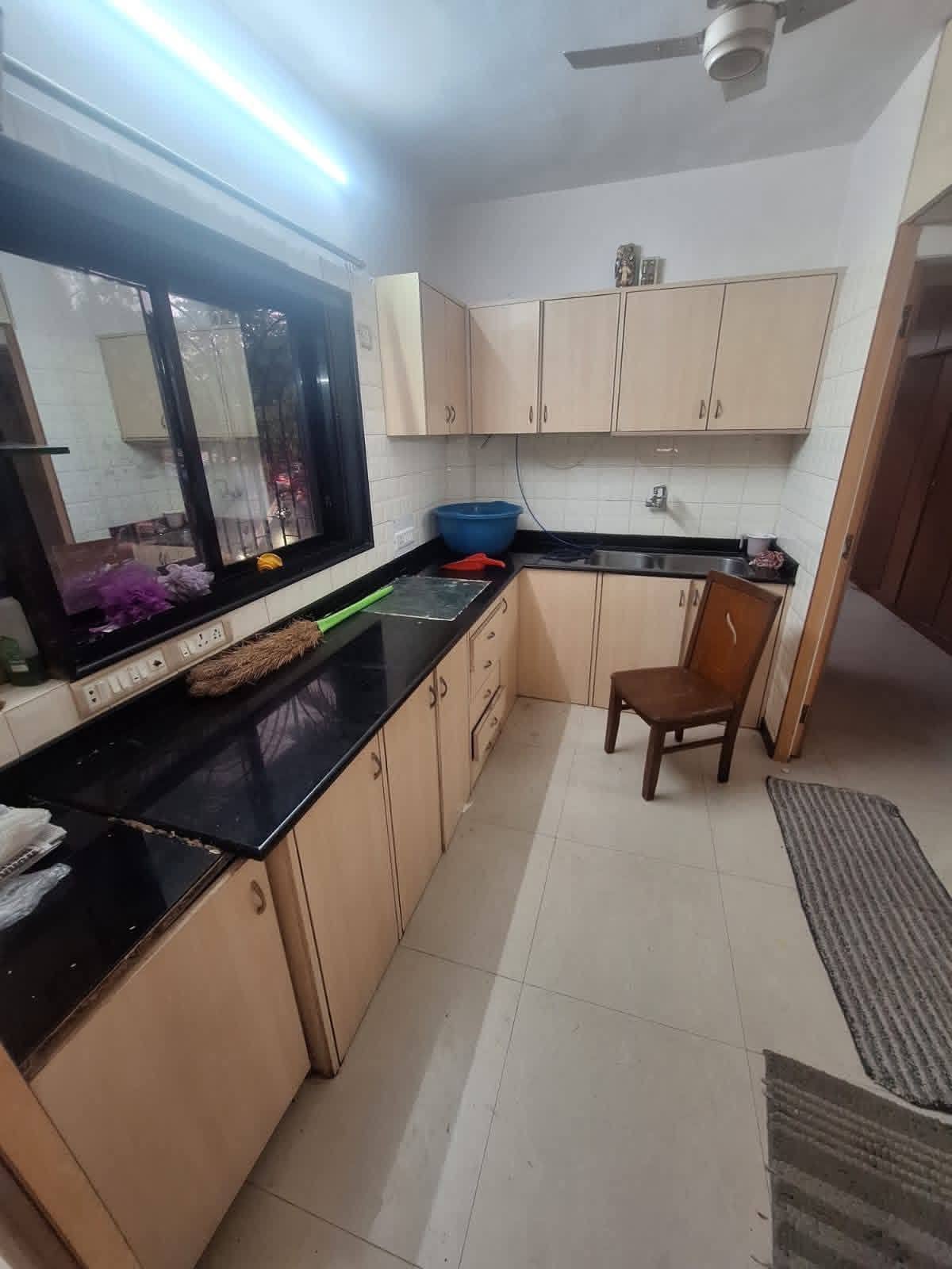 Available 2BHK Semi Furnished flat - photo 4