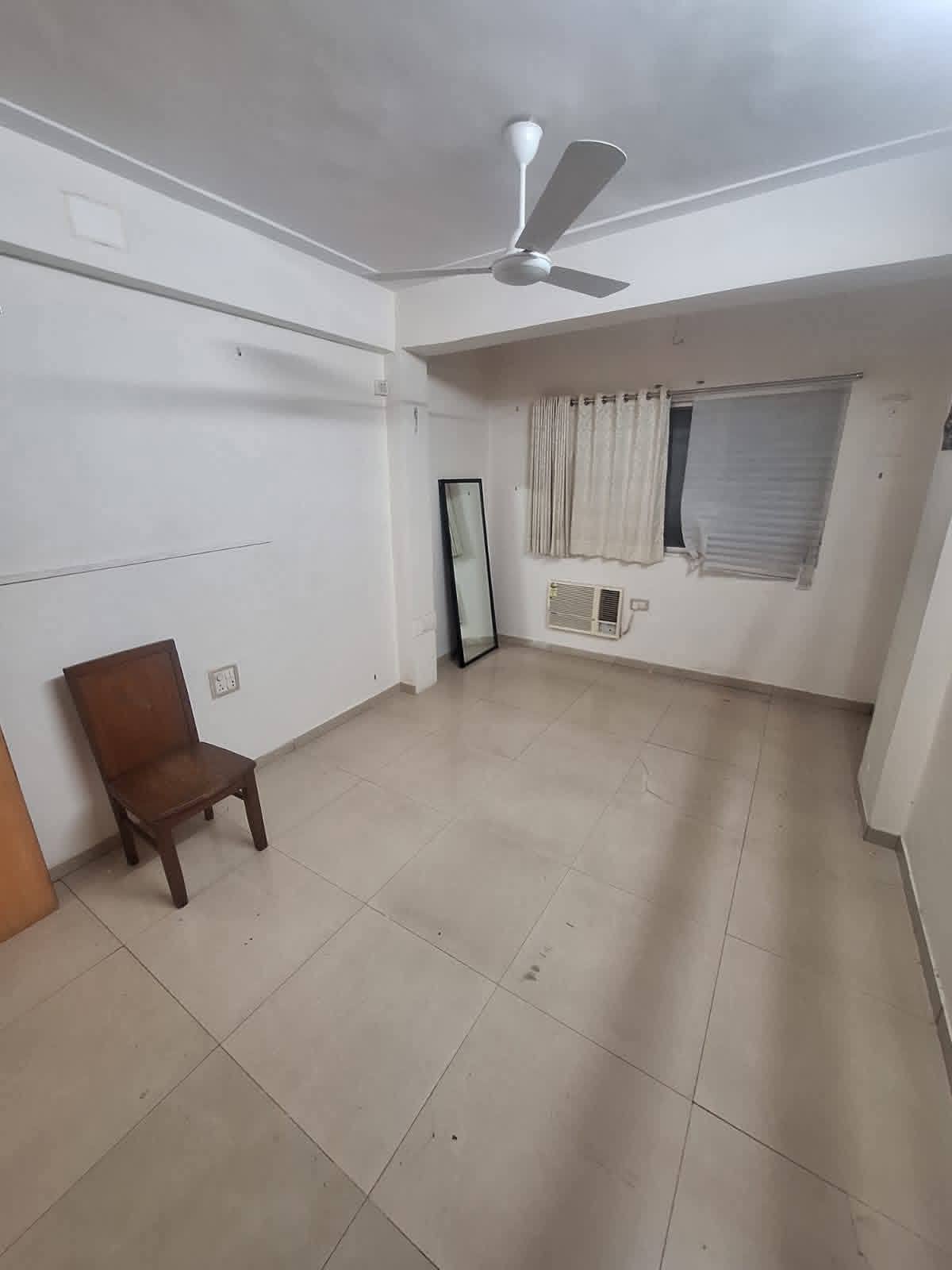 Available 2BHK Semi Furnished flat - photo 5