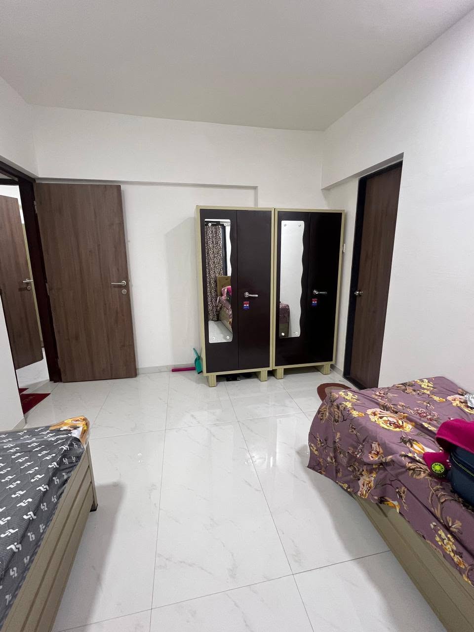 Double sharing in master bedroom, Borivali