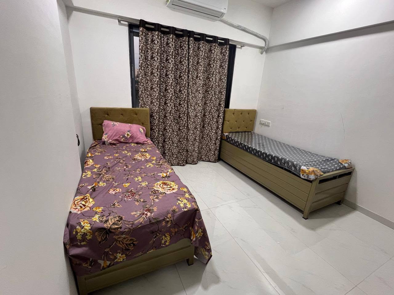 Double sharing in master bedroom, Borivali — photo 3