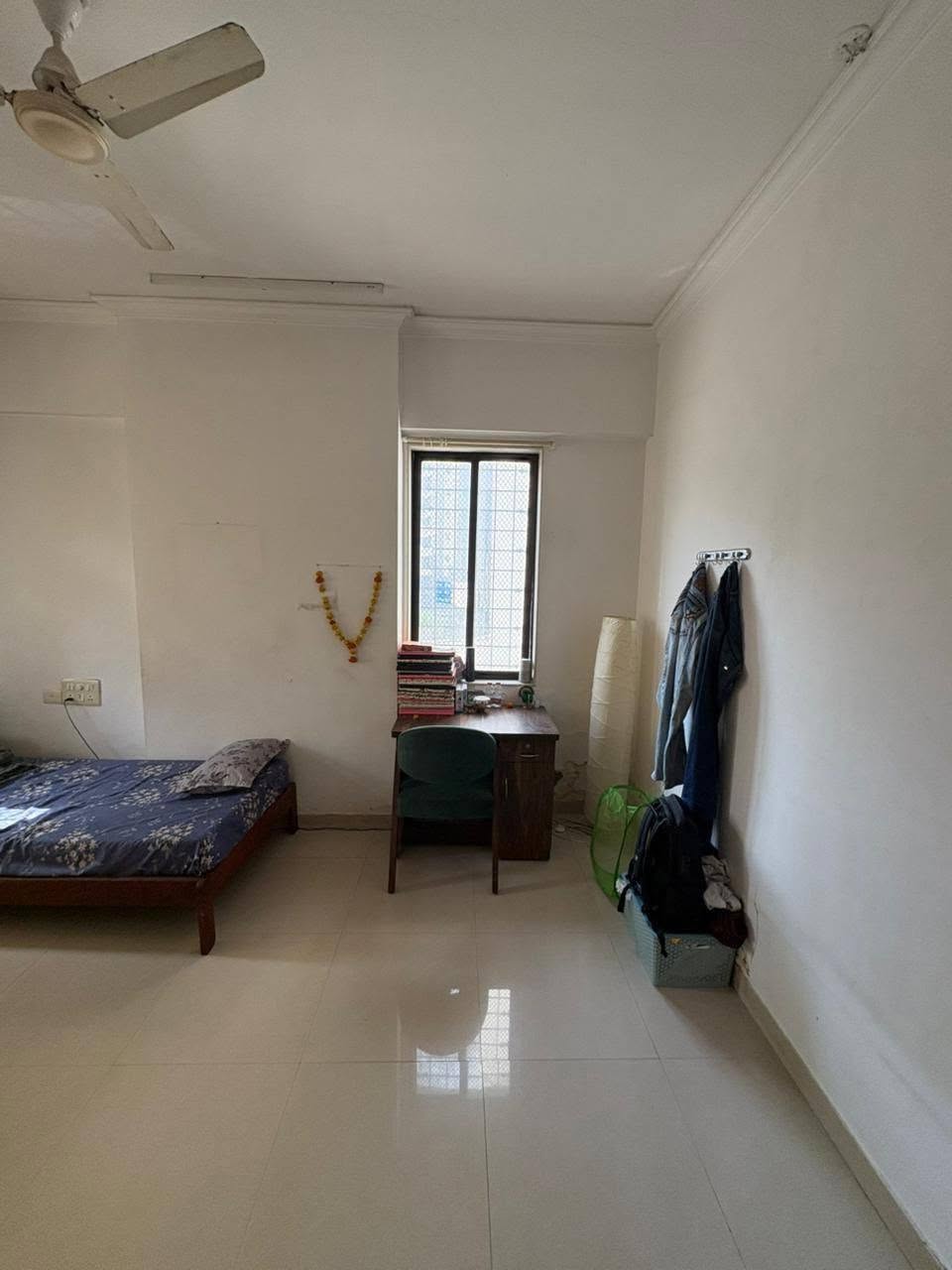 Double occupancy for one male in 4BHK flat