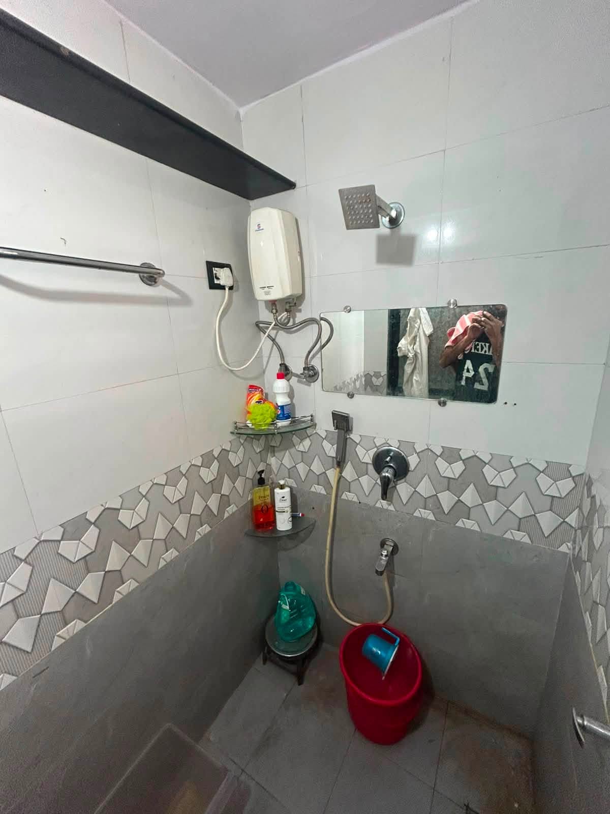 Roommate wanted for 1BHK in Ekta Nagar, Malad West