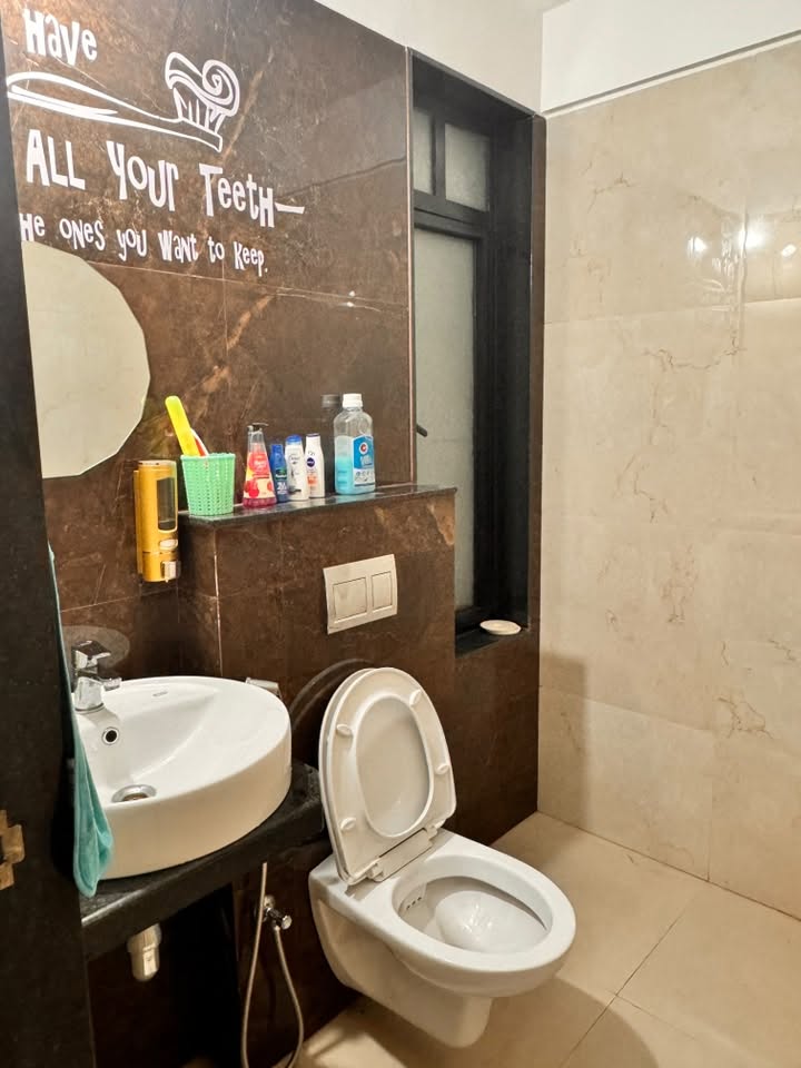 Master Bedroom for Females Only in 1BHK, Dahisar East — photo 3