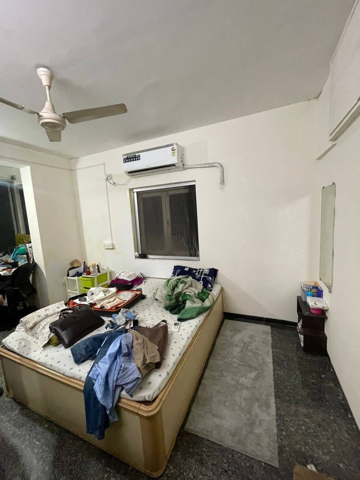 Single occupancy room in 3BHK, Santacruz West