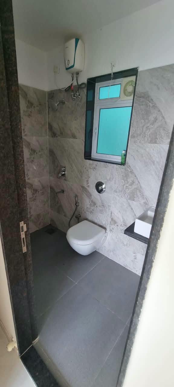 1BHK Semi-Furnished Flat in Vikhroli East