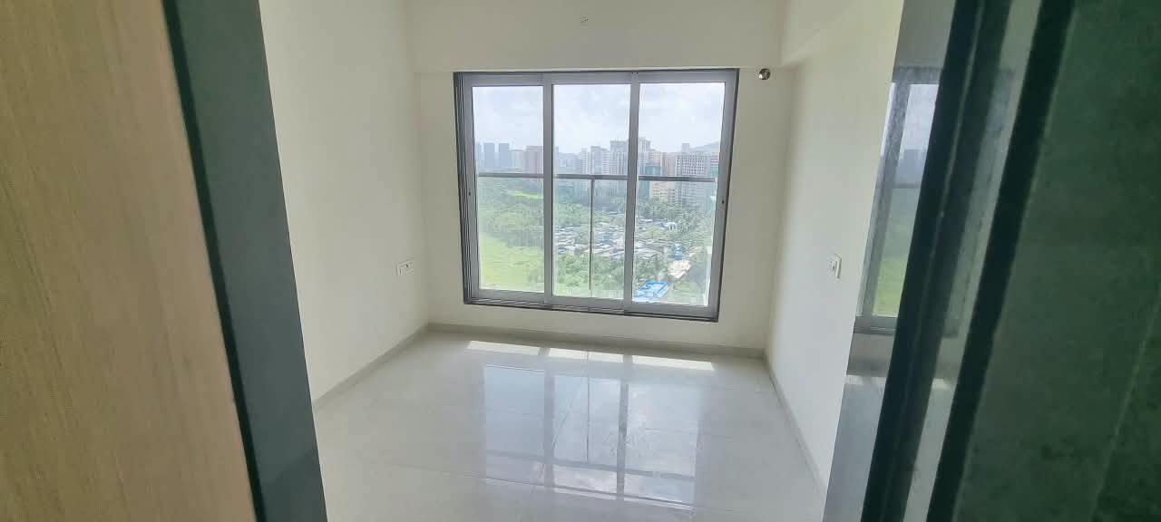 1BHK Semi-Furnished Flat in Vikhroli East - photo 2