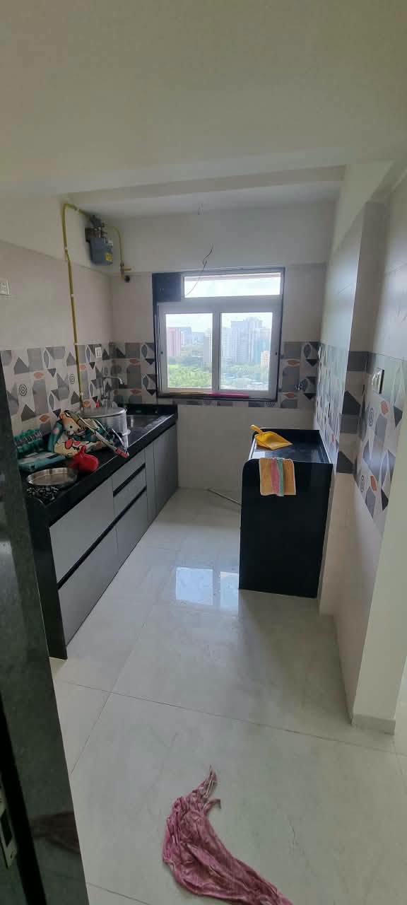 1BHK Semi-Furnished Flat in Vikhroli East - photo 3