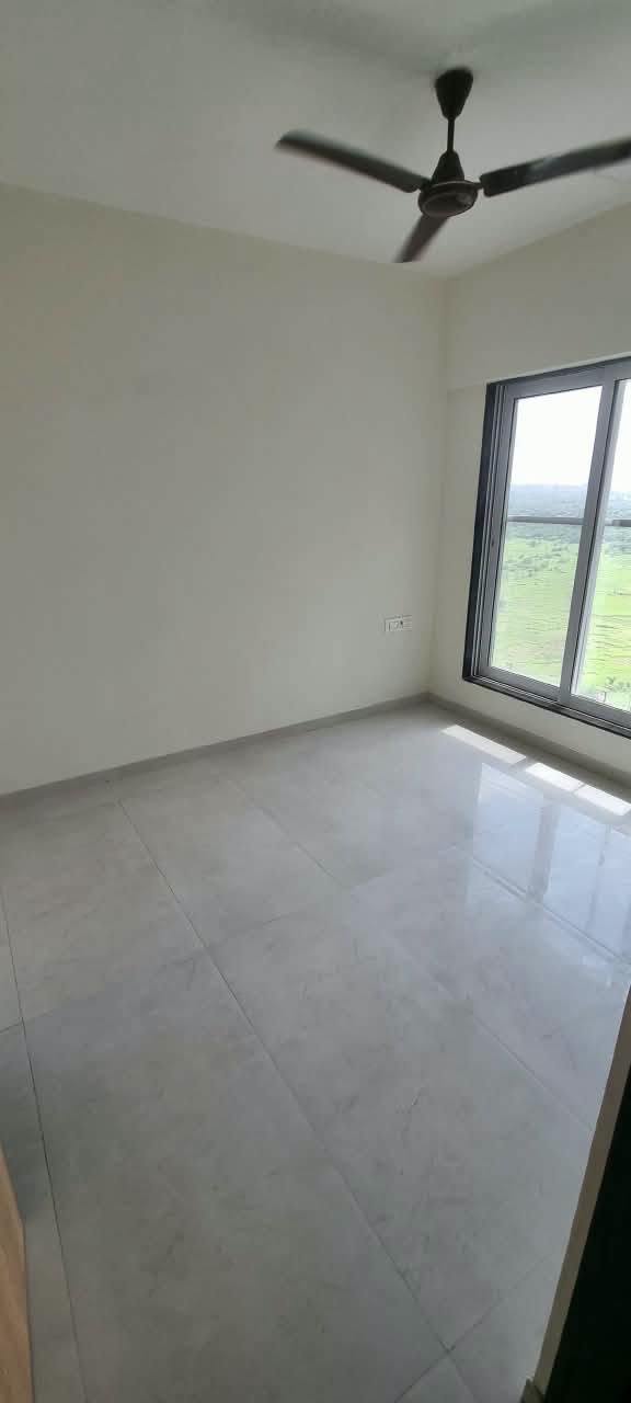 1BHK Semi-Furnished Flat in Vikhroli East - photo 5