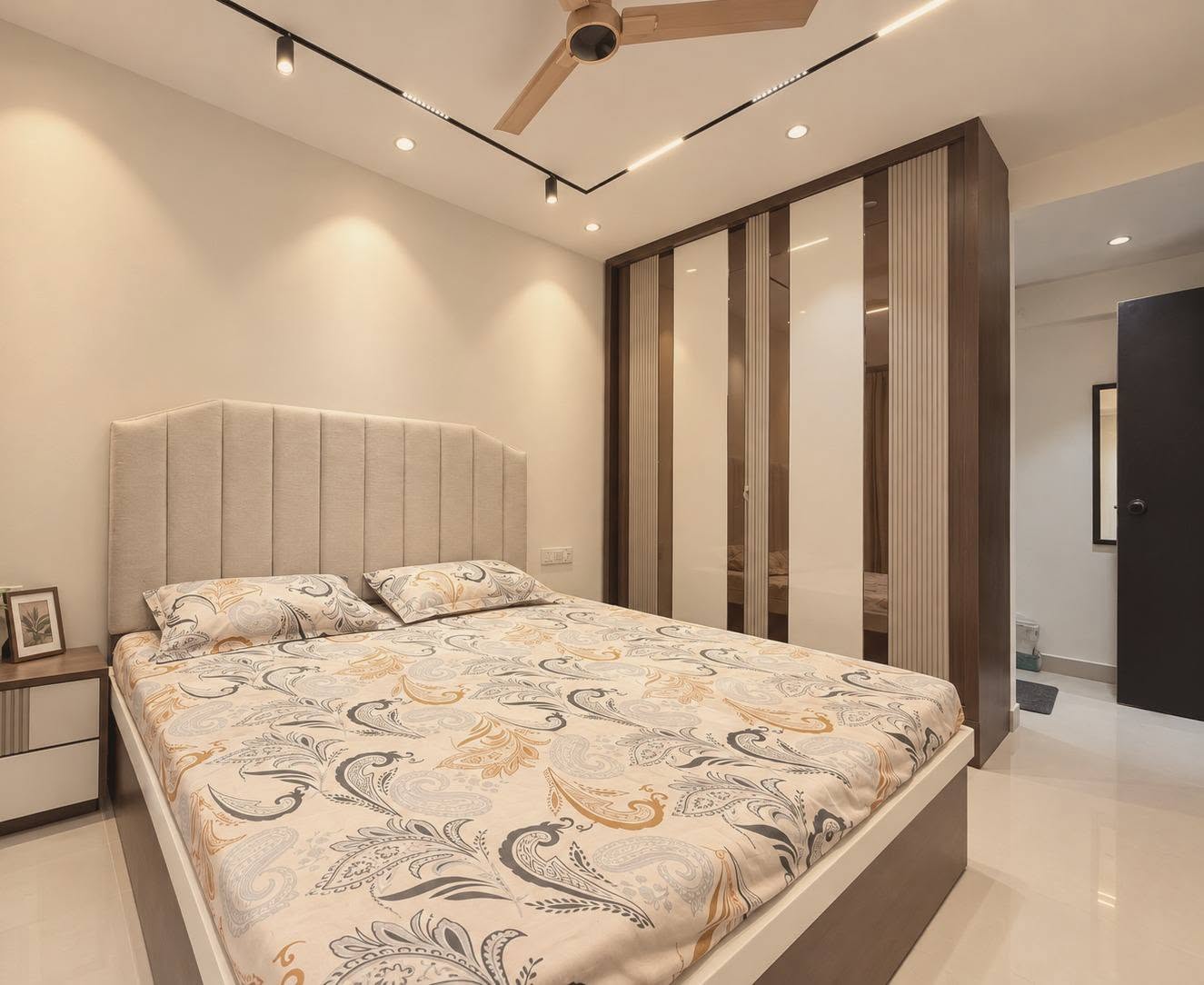 2 BHK Fully Furnished Apartment In Sion East - photo 2