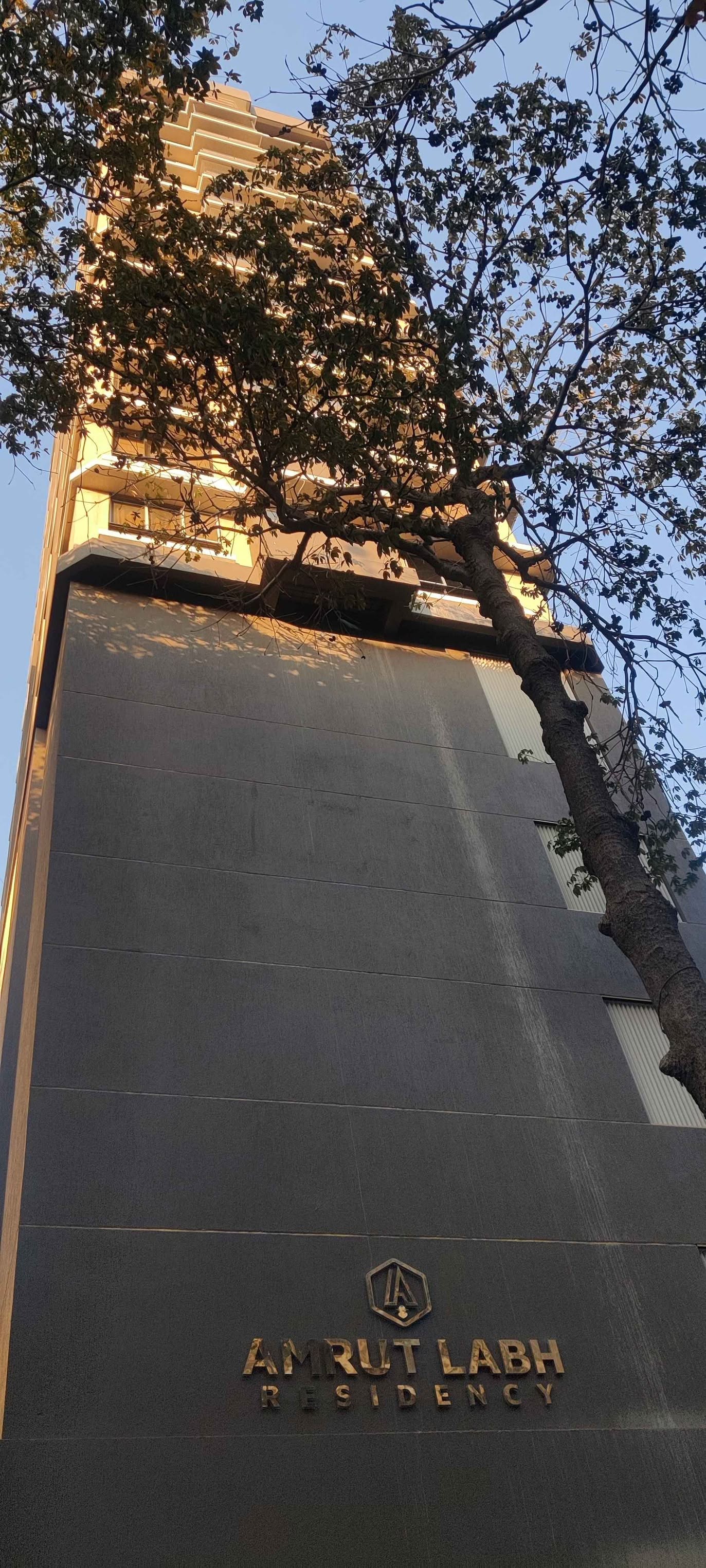 2BHK in Dadar East, Family Bachelor Allowed