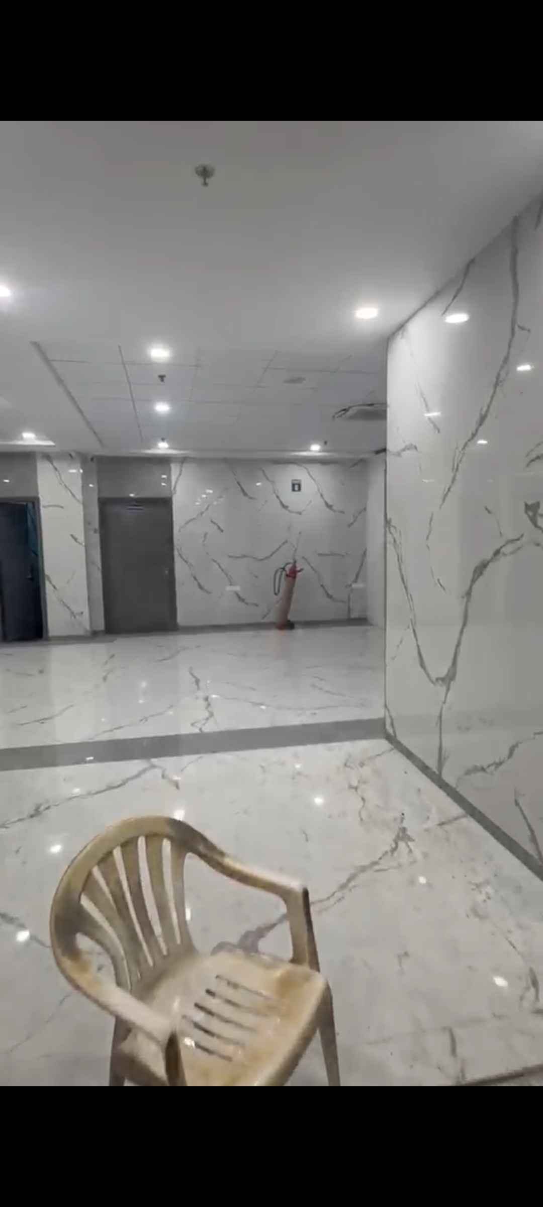 Master bedroom in 2BHK, Lower Parel — photo 2