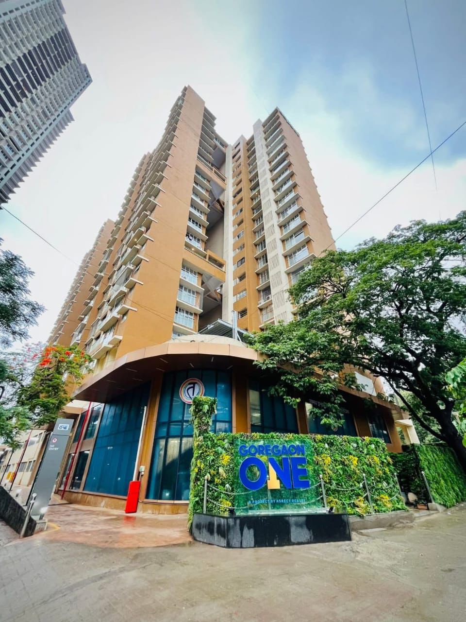 Fully Furnished Flat near Goregaon West Metro