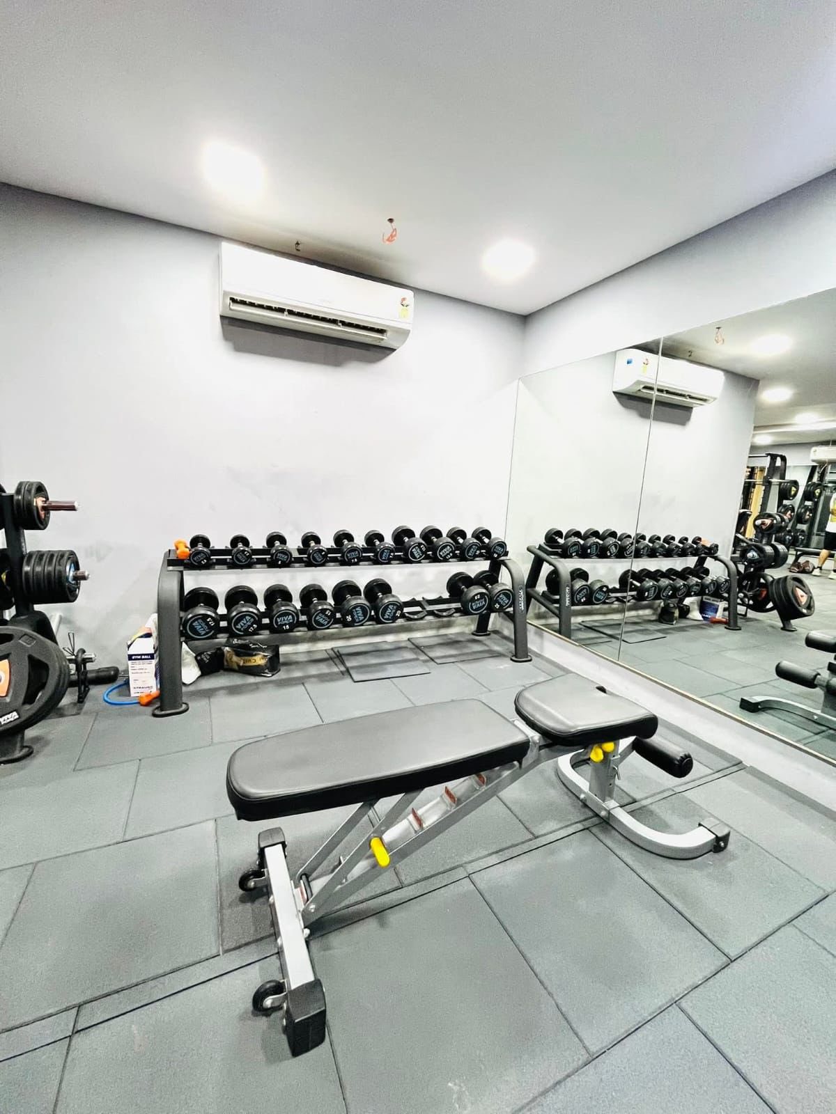 Fully Furnished Flat near Goregaon West Metro — photo 4