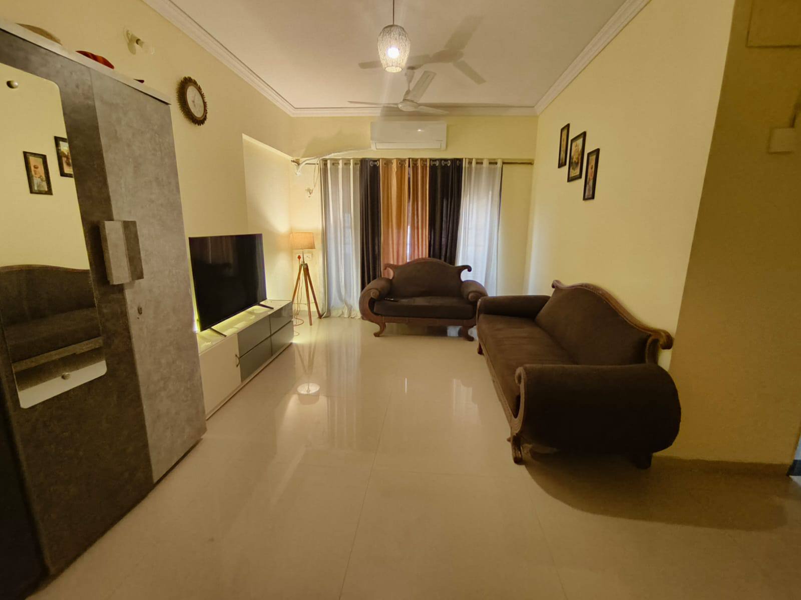 Master Bedroom for Male Flatmates in Goregaon West